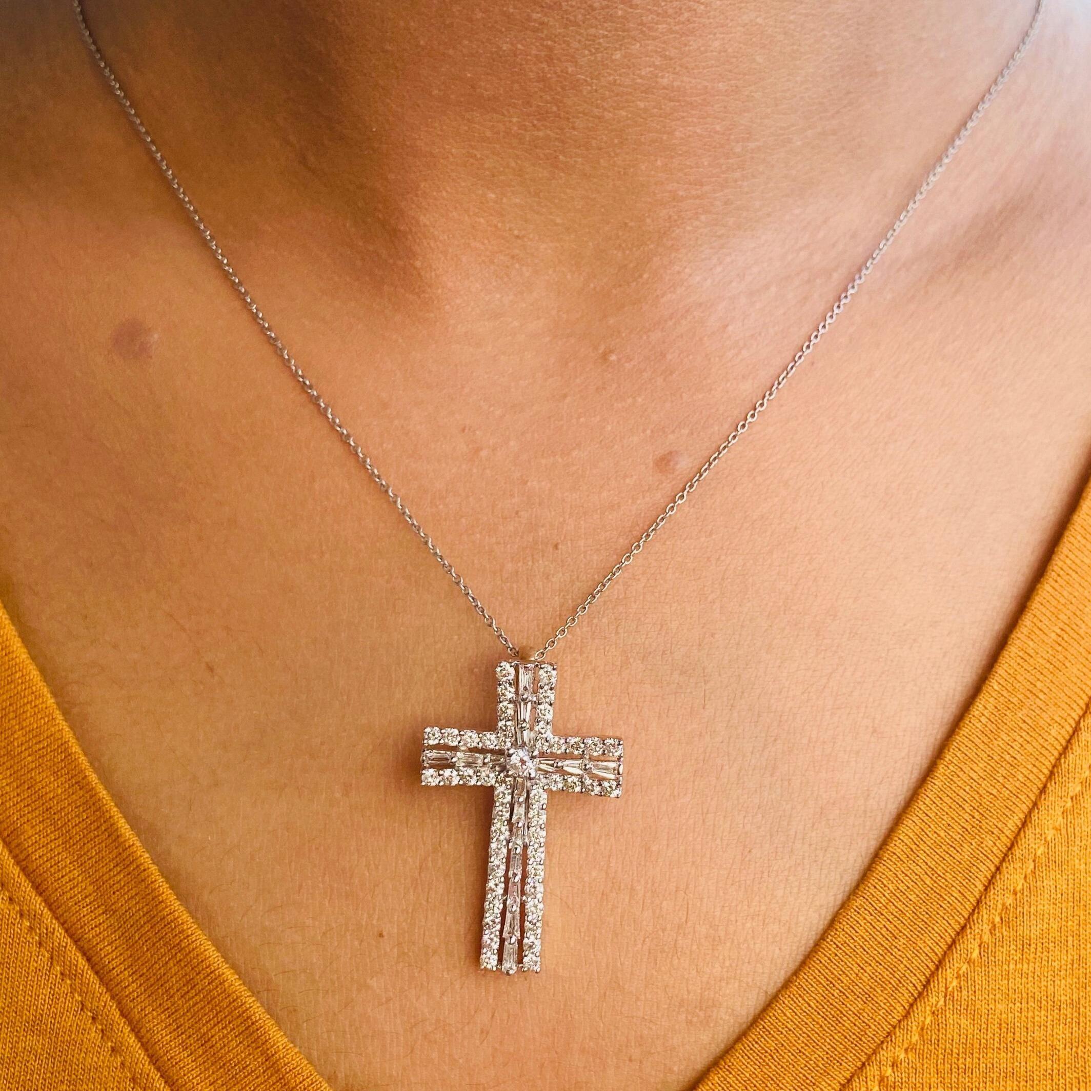 Art Déco Ciondolo con croce di diamanti in oro massiccio 14k (certificato) in vendita