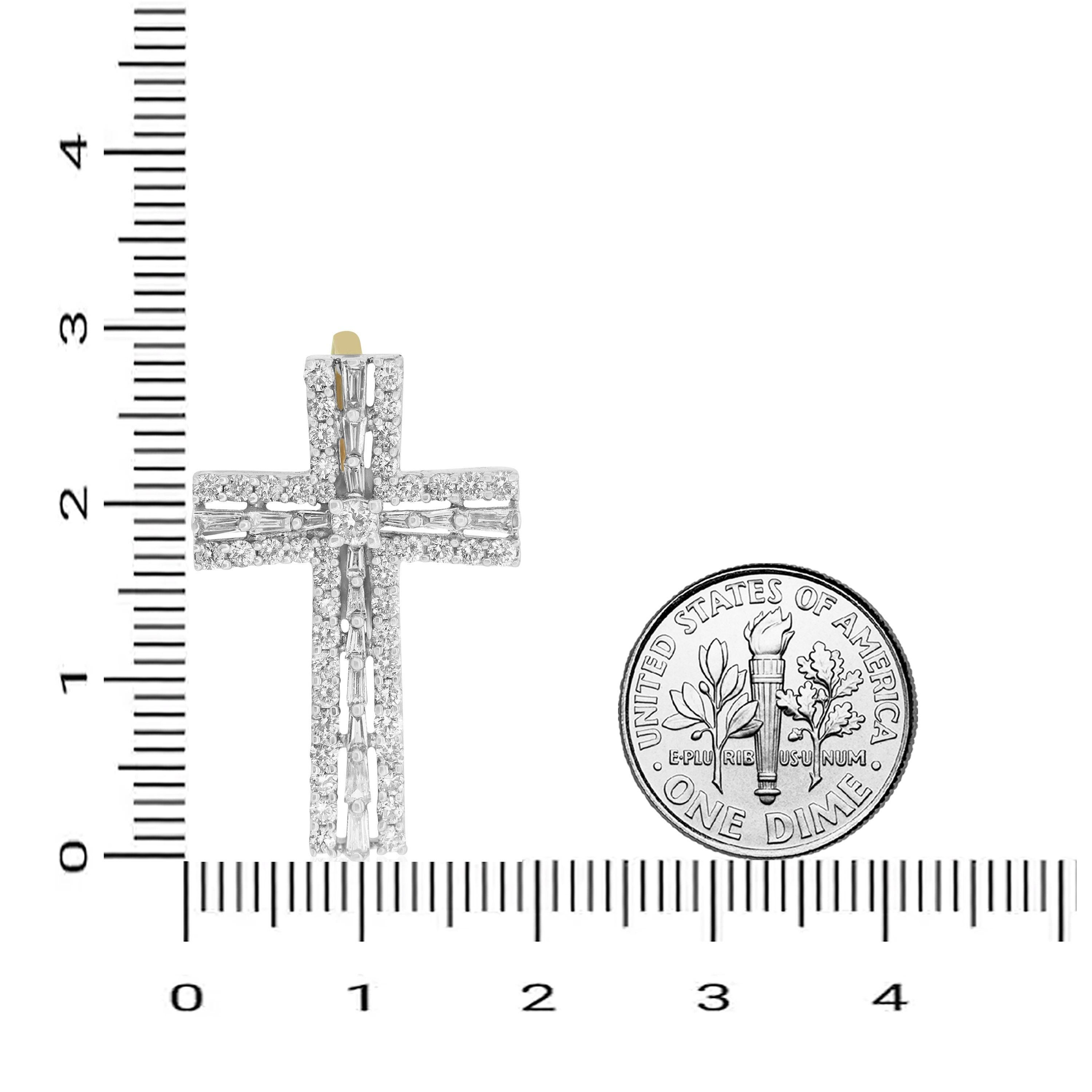 Ciondolo con croce di diamanti in oro massiccio 14k (certificato) in vendita 2