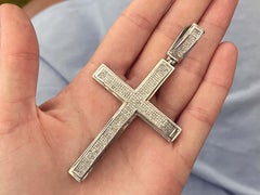 Pendentif croix en or blanc 14k avec diamants