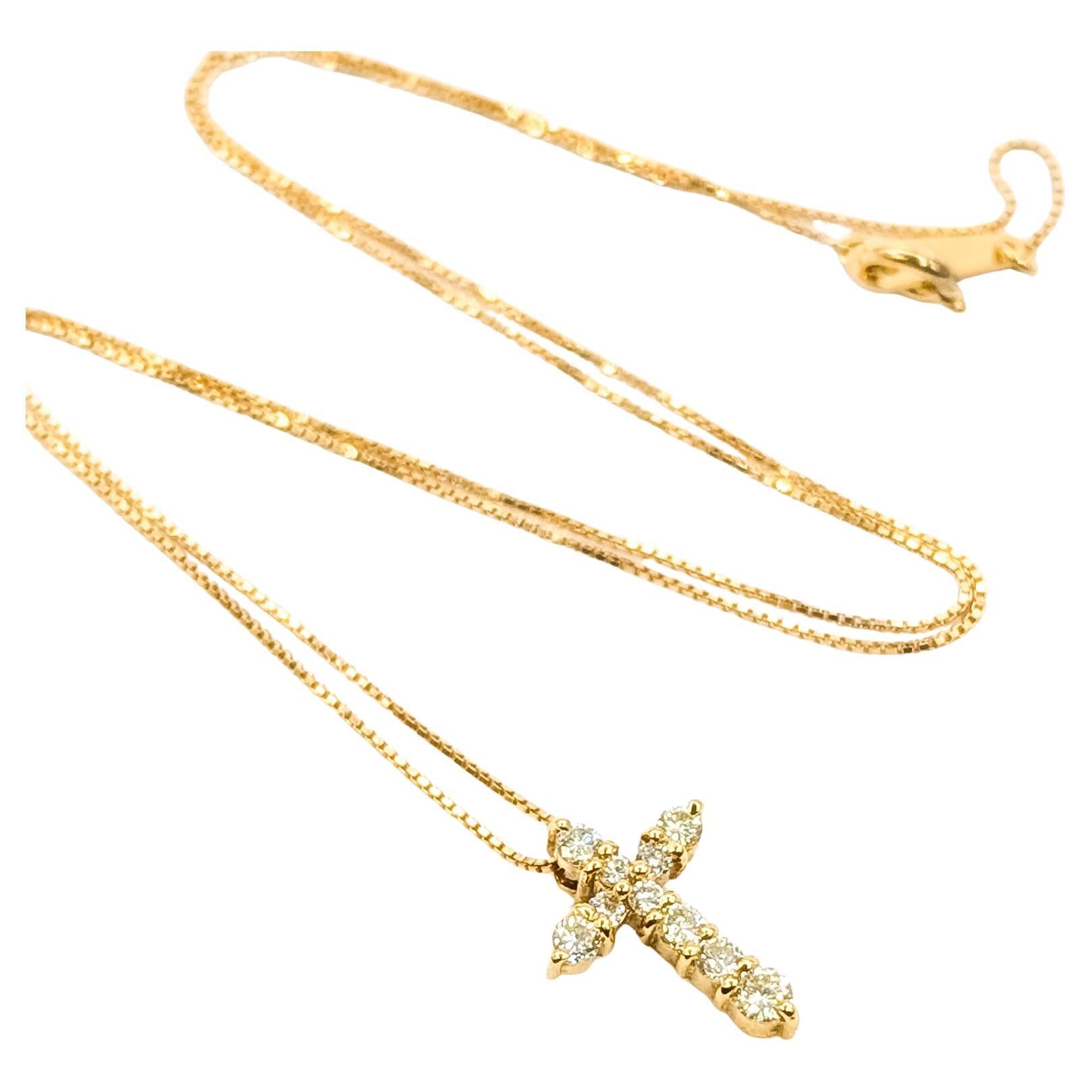 Ciondolo con croce di diamanti in oro giallo 18 carati