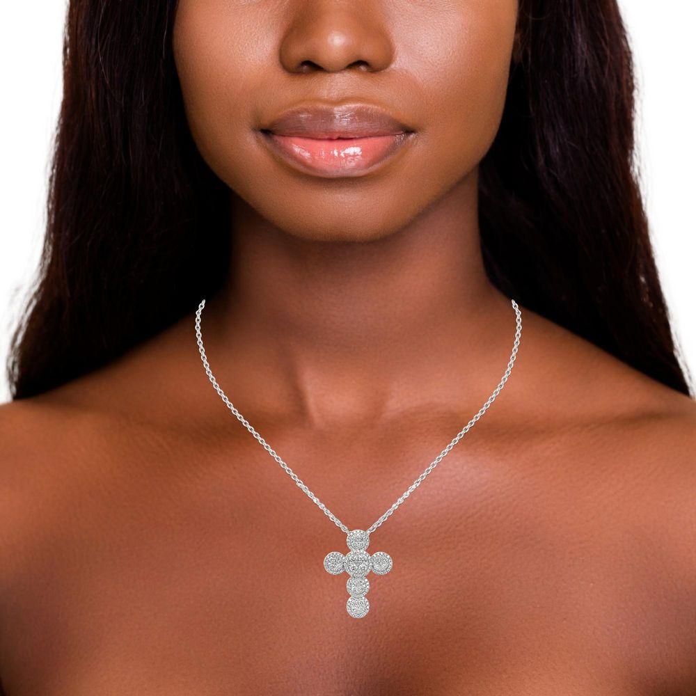 Diamond Cross Pendant in 18KW Gold In New Condition For Sale In New York, NY