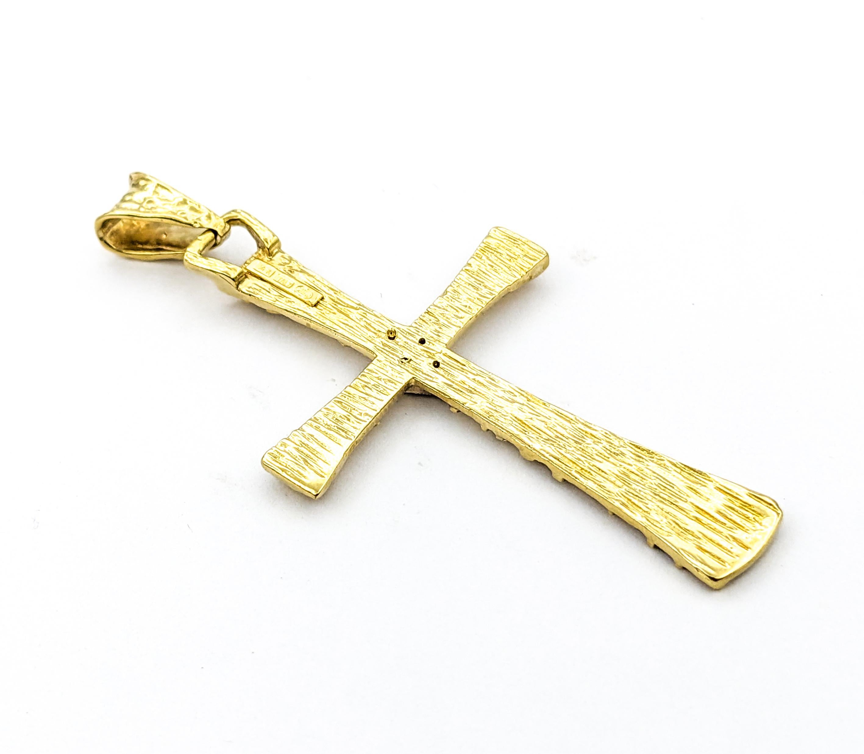 Moderne Pendentif croix en or jaune et diamants en vente