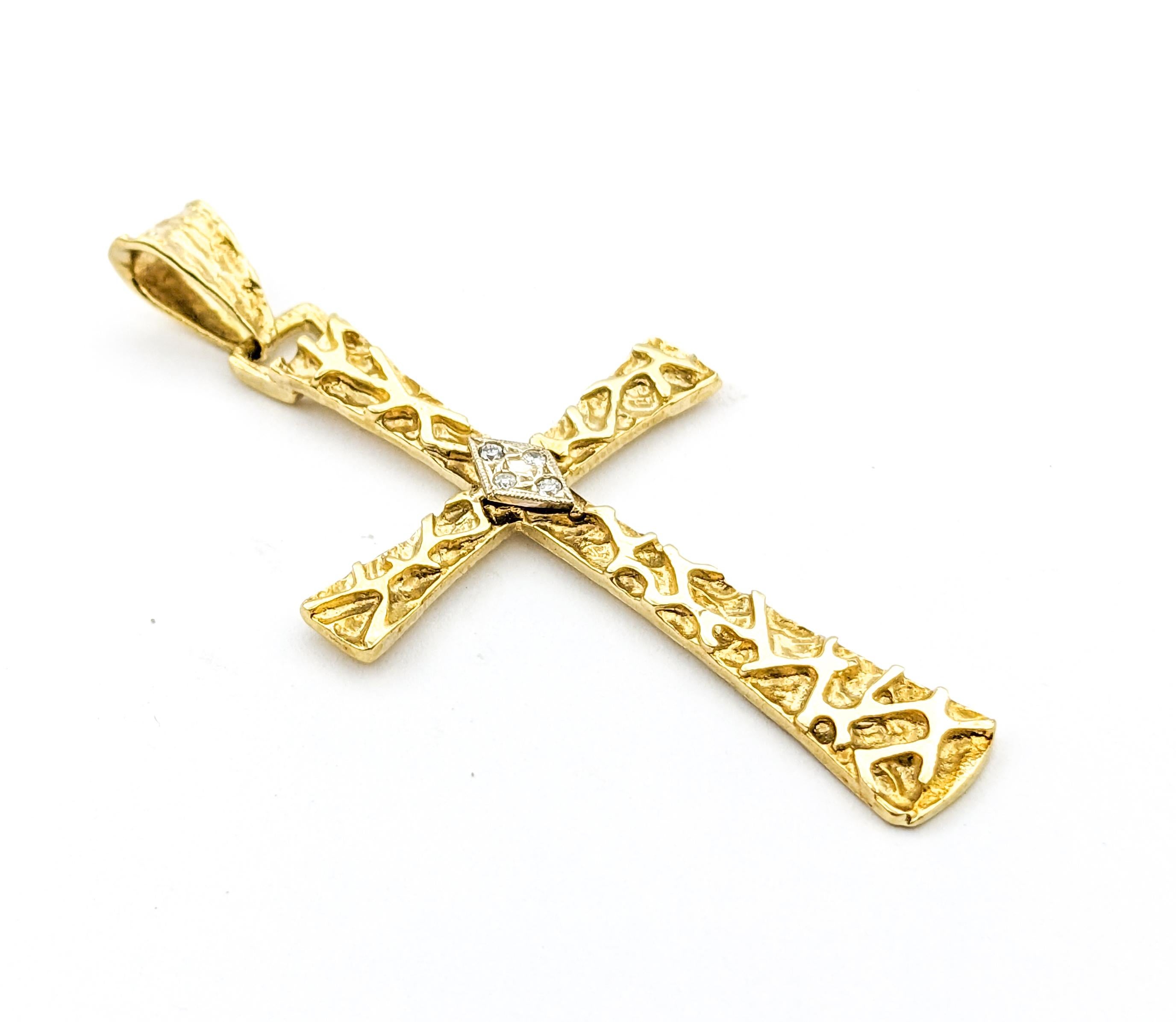 Round Cut Diamond Cross Pendant In Yellow Gold For Sale