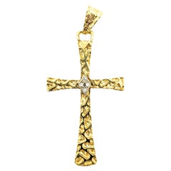 Pendentif croix en or jaune et diamants