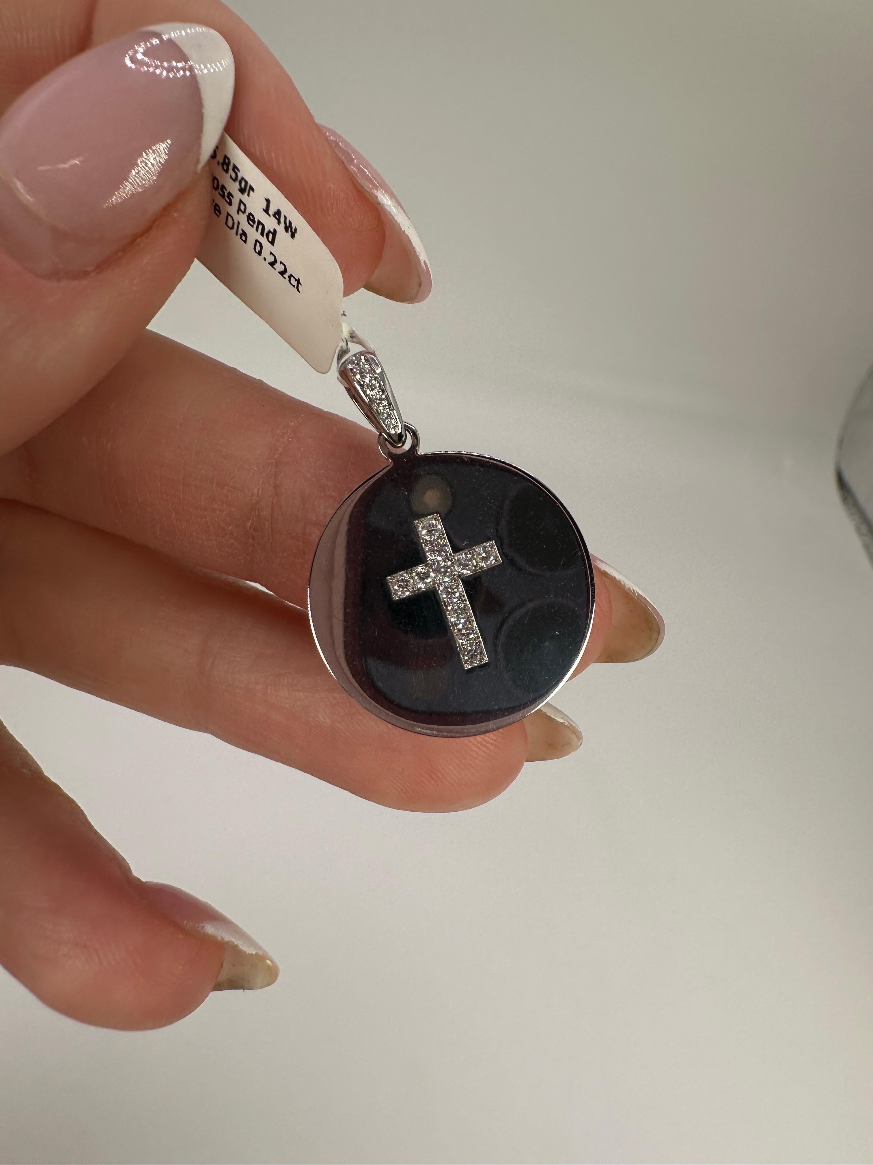 Pendente a croce con diamante moderno in oro 14KT In condizioni Nuovo in vendita a Jupiter, FL