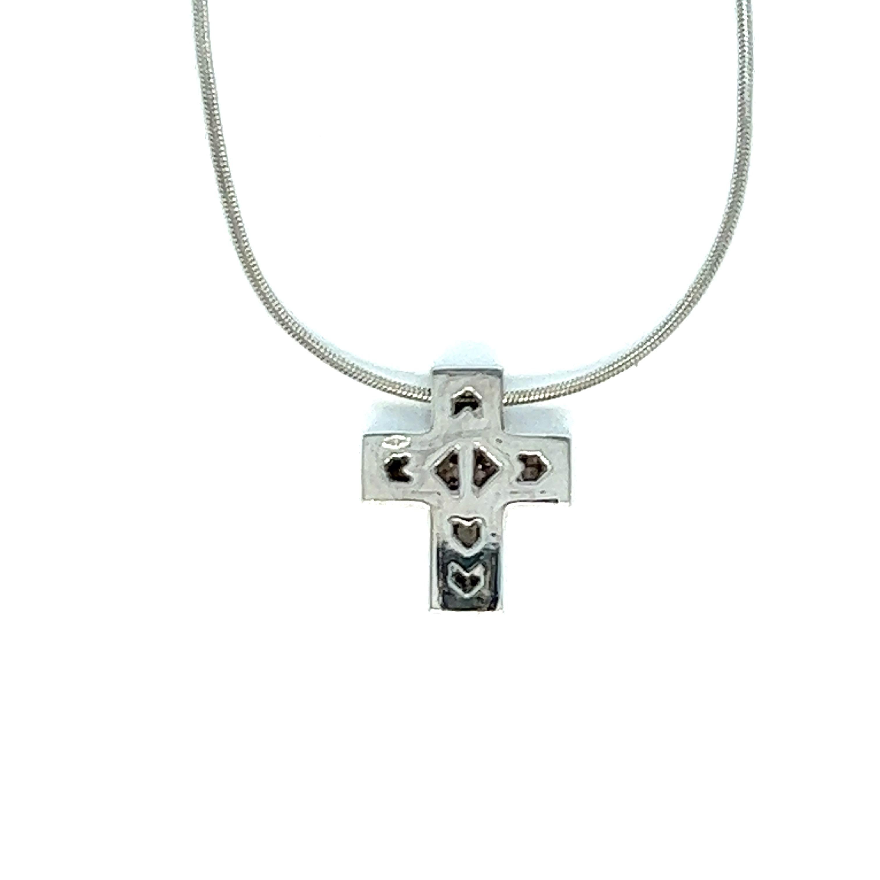 Round Cut Diamond Cross Pendant Necklace For Sale