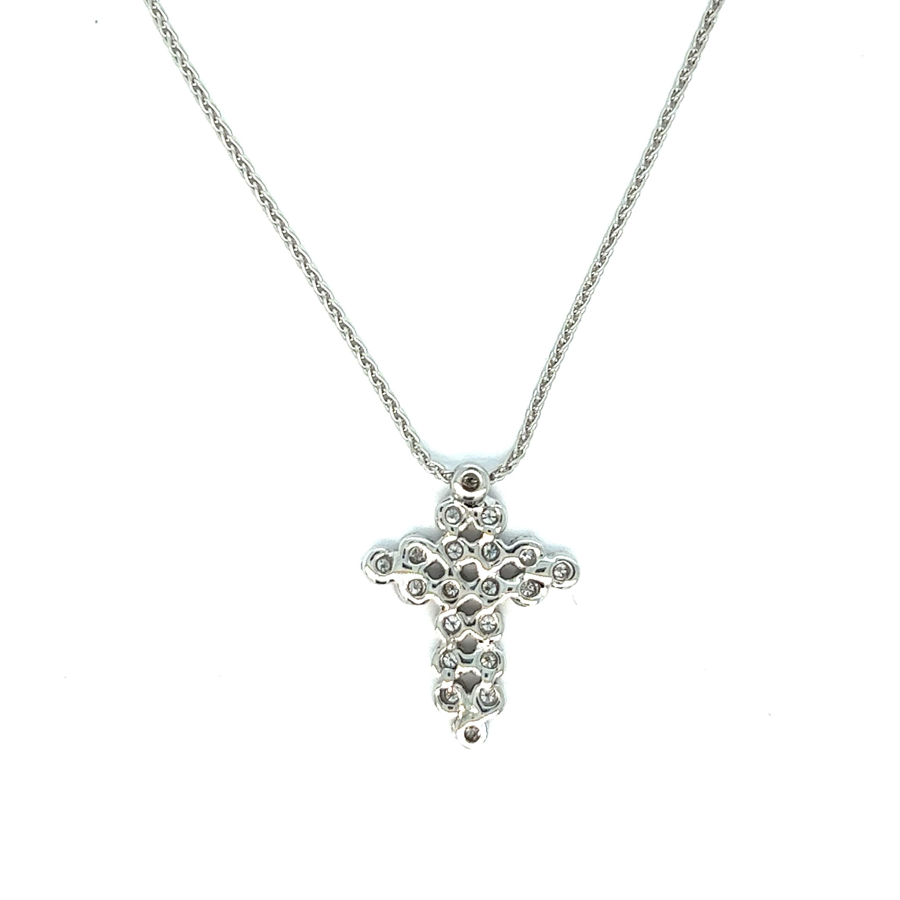 Diamond Cross Pendant Necklace For Sale 1