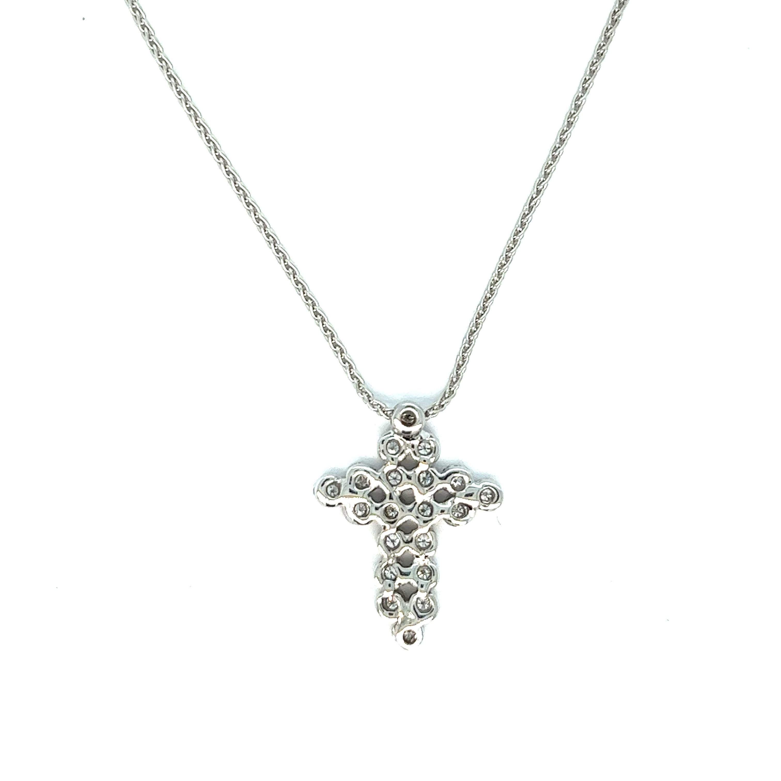 Collier à pendentif croix en diamant en vente 1