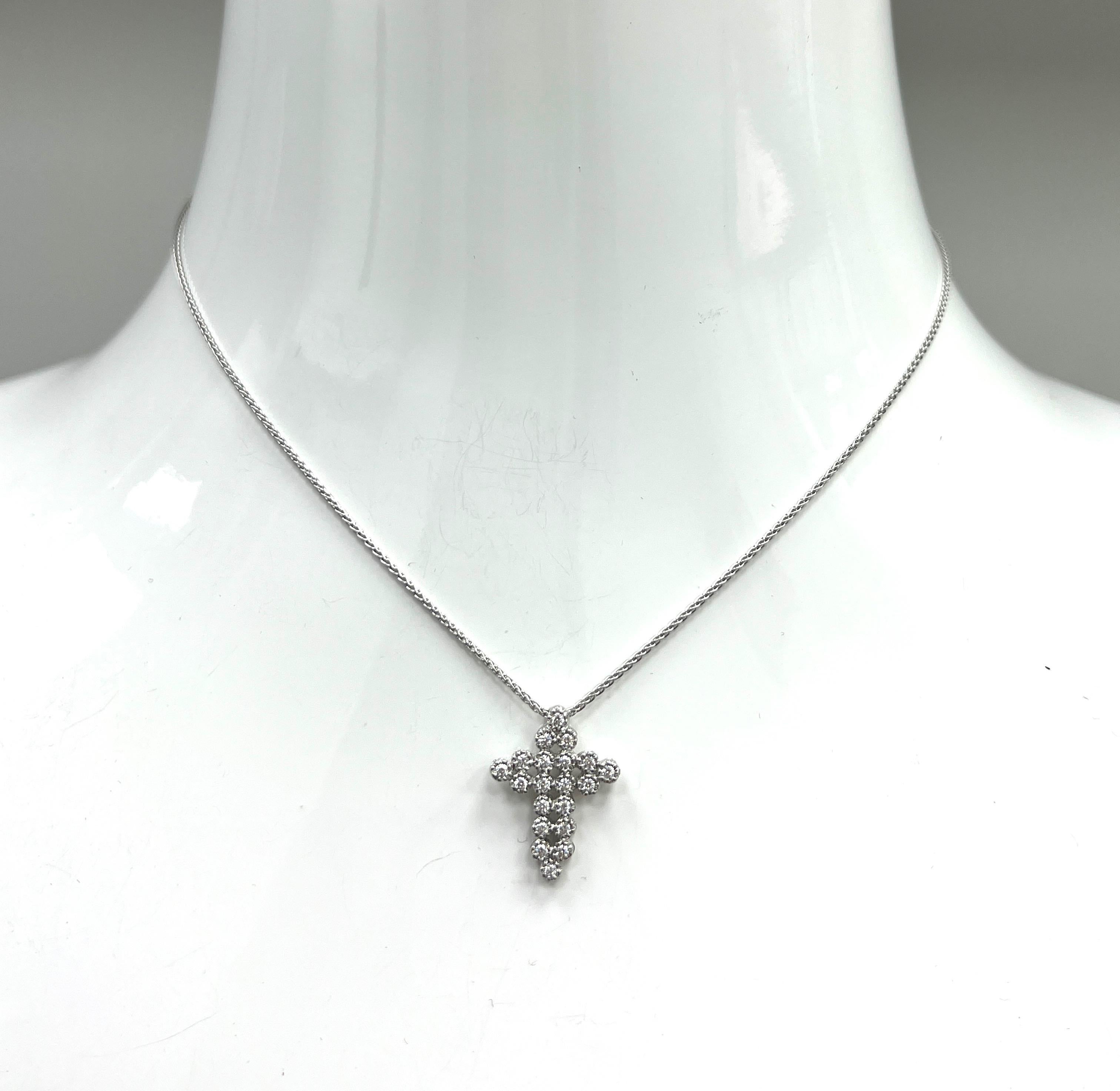 Diamond Cross Pendant Necklace In Excellent Condition For Sale In New York, NY