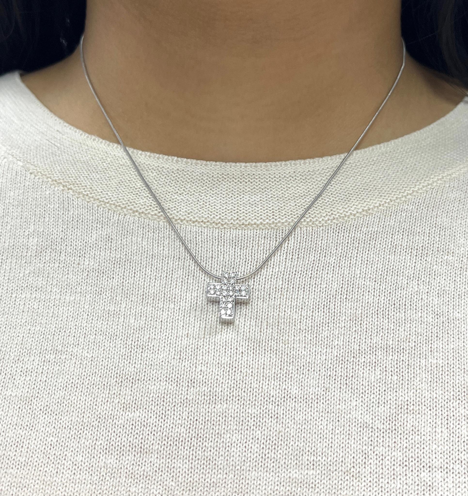 Women's Diamond Cross Pendant Necklace For Sale