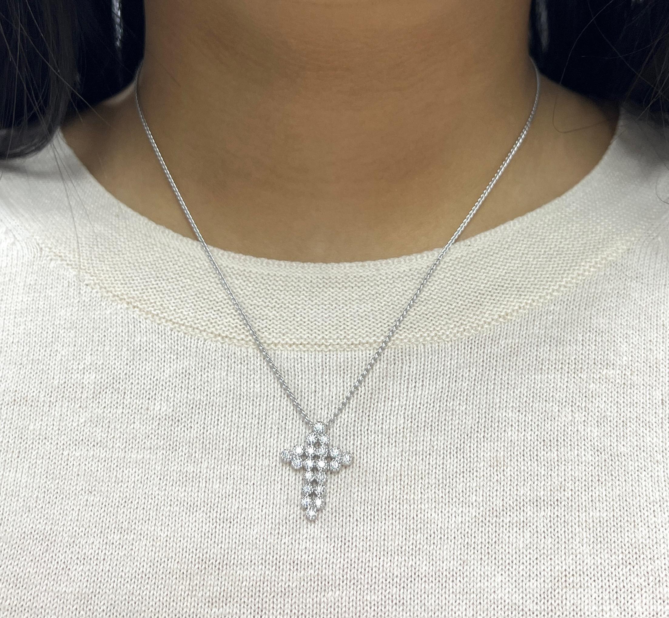 Diamond Cross Pendant Necklace For Sale 3