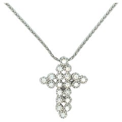 Collier à pendentif croix en diamant