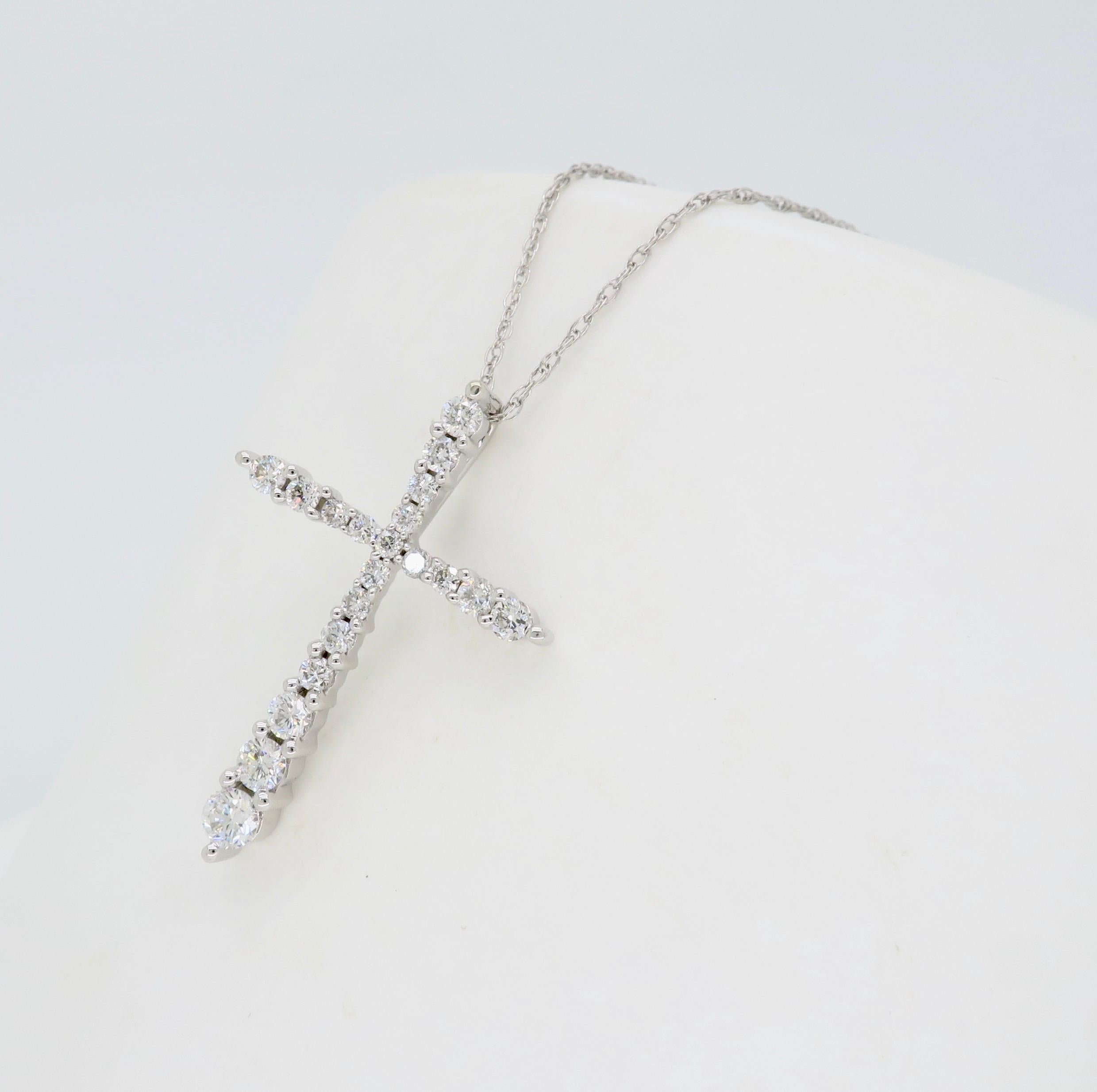 Diamond Cross Pendant Necklace in White Gold In New Condition In Webster, NY