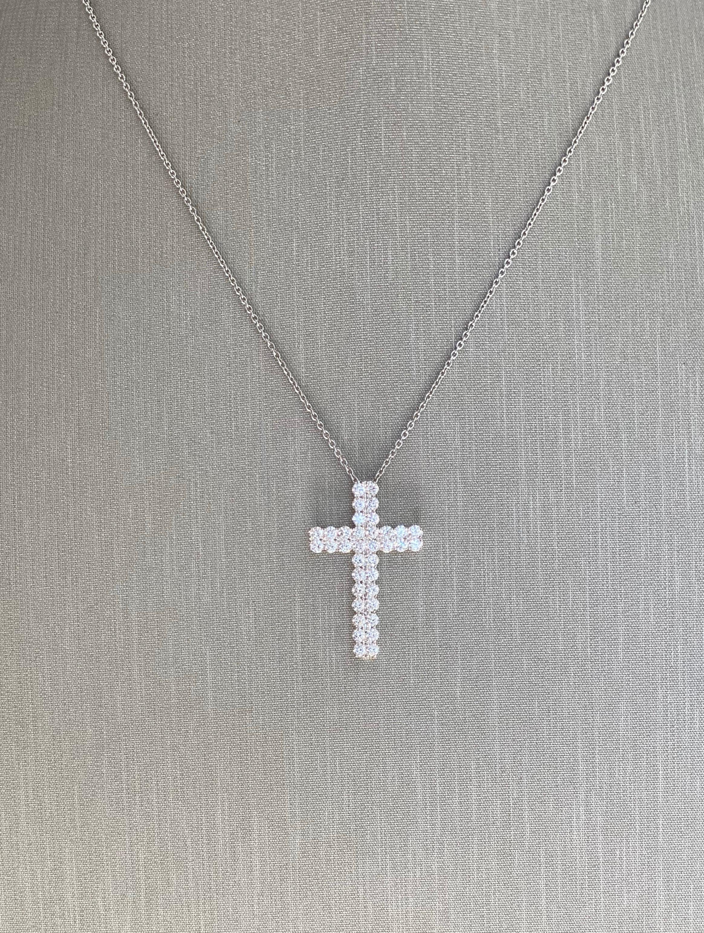 Round Cut Diamond Cross Pendent Necklace in White Gold For Sale