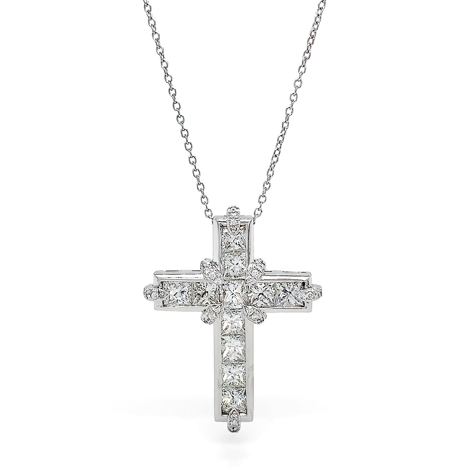 Pendentif croix en platine avec diamant Unisexe en vente