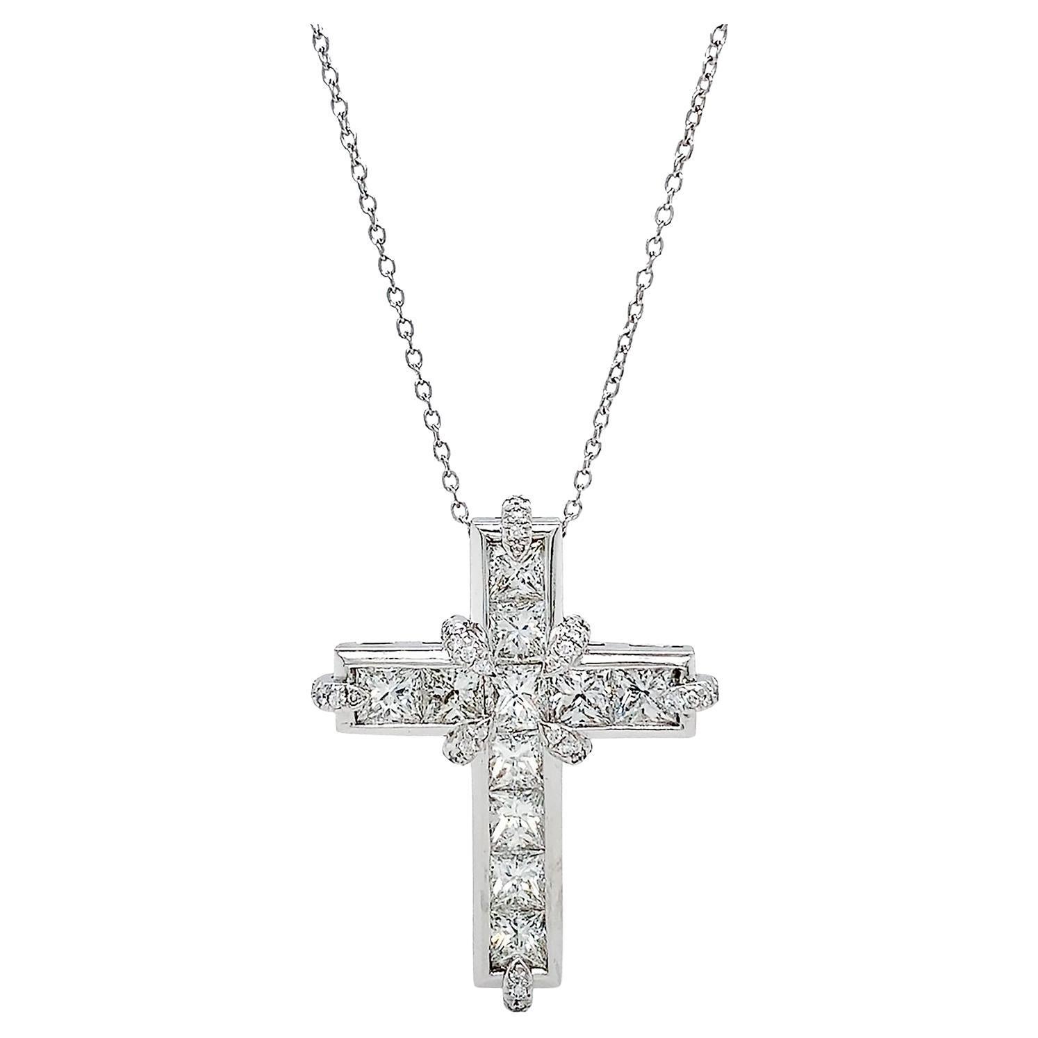 Pendentif croix en platine avec diamant en vente