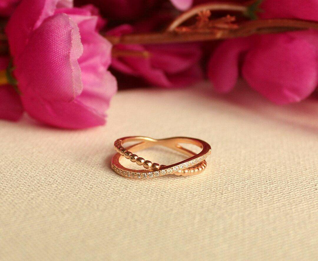 Diamond Cross Ring 14k Solid Gold Infinity Band Wedding Anniversary Diamond Ring
Total Carat Weight
0.24 & Under
Base Metal
Rose Gold, 14k
Metal Purity
14k
Metal
Rose Gold
Gold Weight
2.379 grams Approx
Diamond Weight
0.105 cts Approx
Diamond Size
1