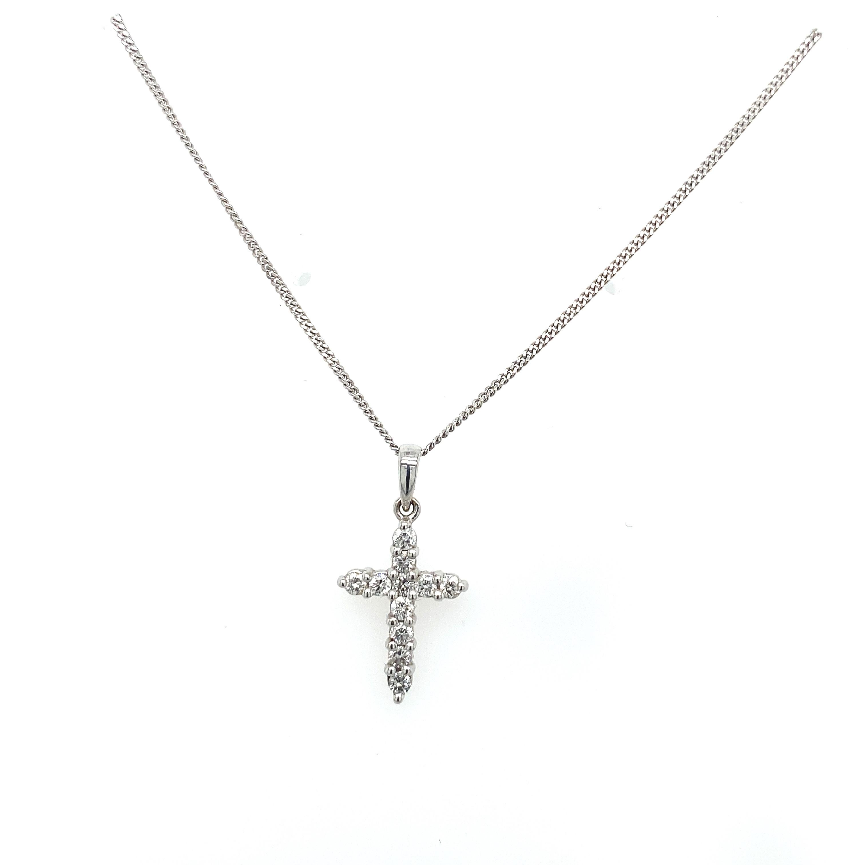 Diamond Cross Set with 10 Round Diamonds 0.20ct on Chain in 18ct White Gold In Excellent Condition For Sale In London, GB