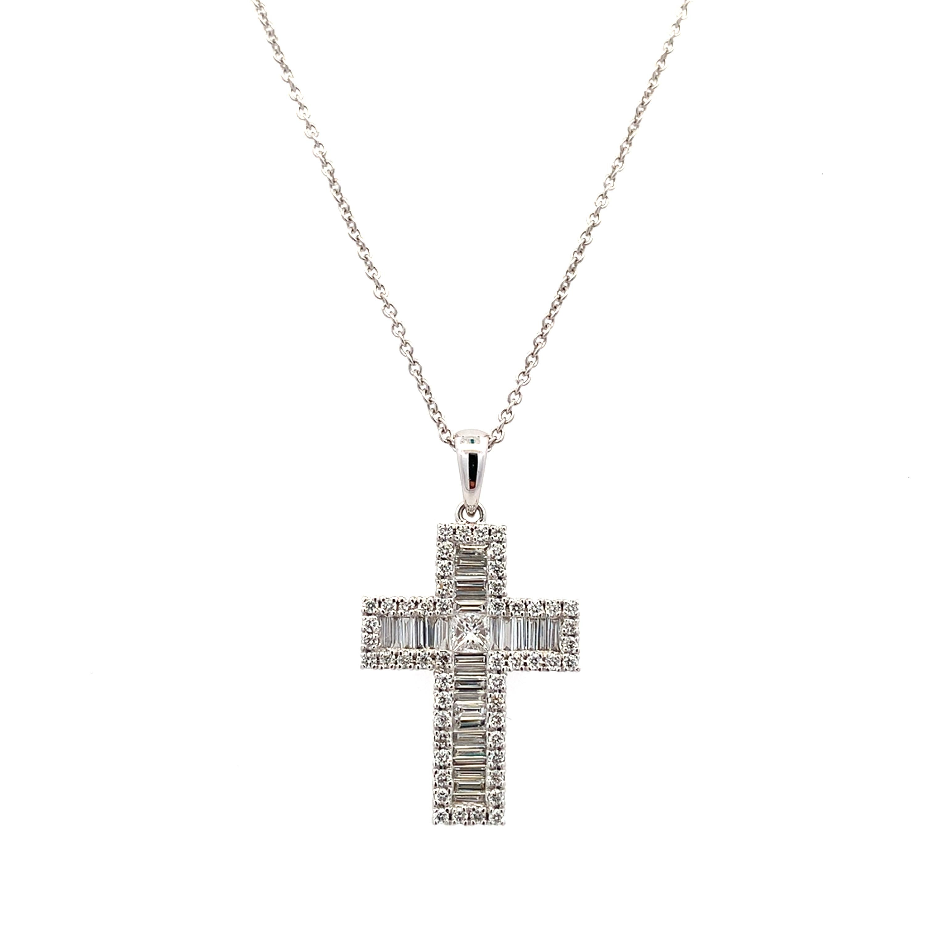 Collier croix diamantée avec diamants baguette et taille princesse Or blanc 18k Neuf - En vente à London, GB