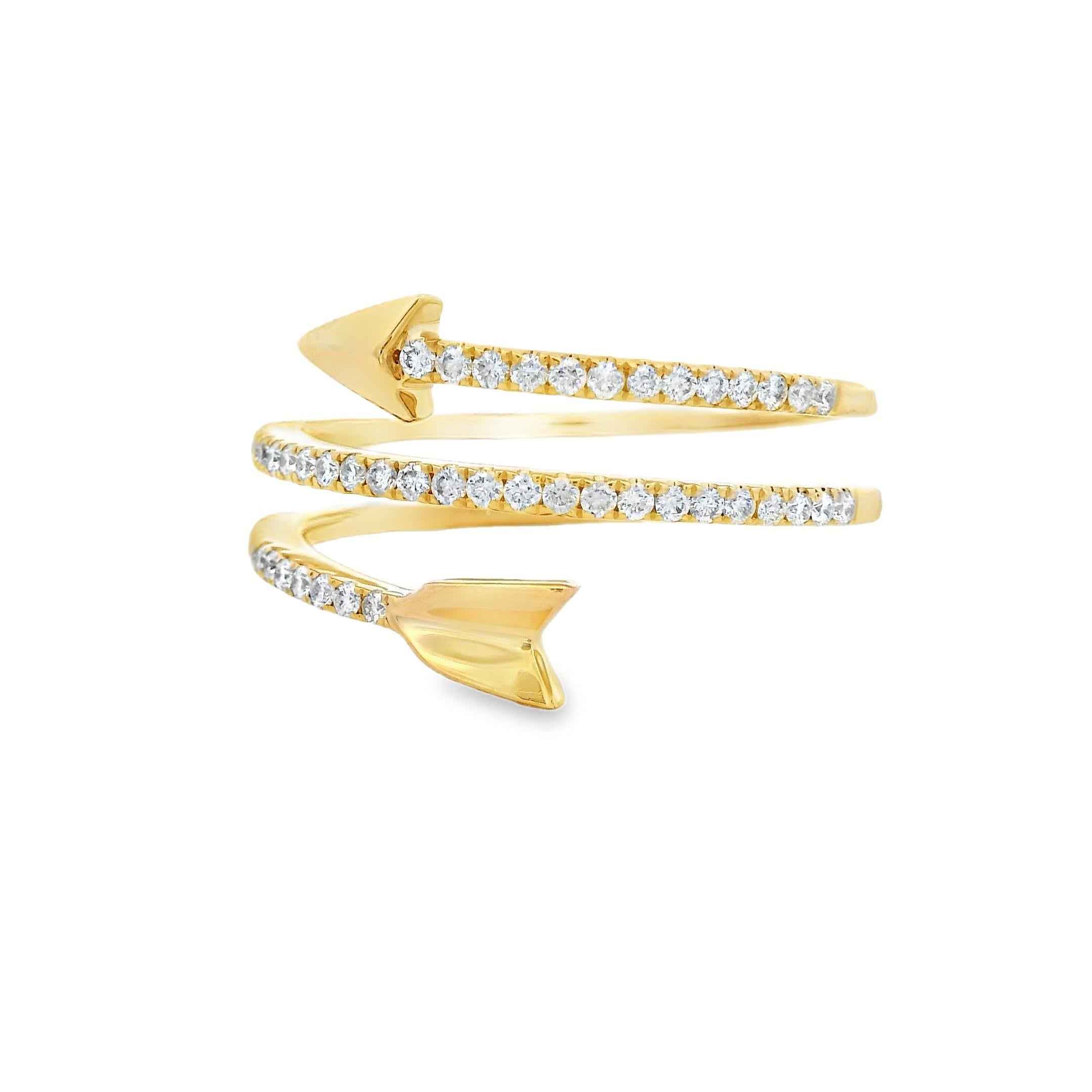 Dieser Diamant-Crossover-Ring aus 14 Karat Gelbgold ist eine elegante und moderne Interpretation des klassischen Band-Designs. Mit 53 runden Diamanten im Brillantschliff von insgesamt 0,27 Karat verfügt der Ring über ein elegantes Kreuzdesign, das