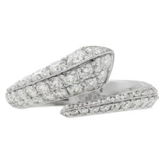 Diamond crossover ring in white gold. Size 6.5