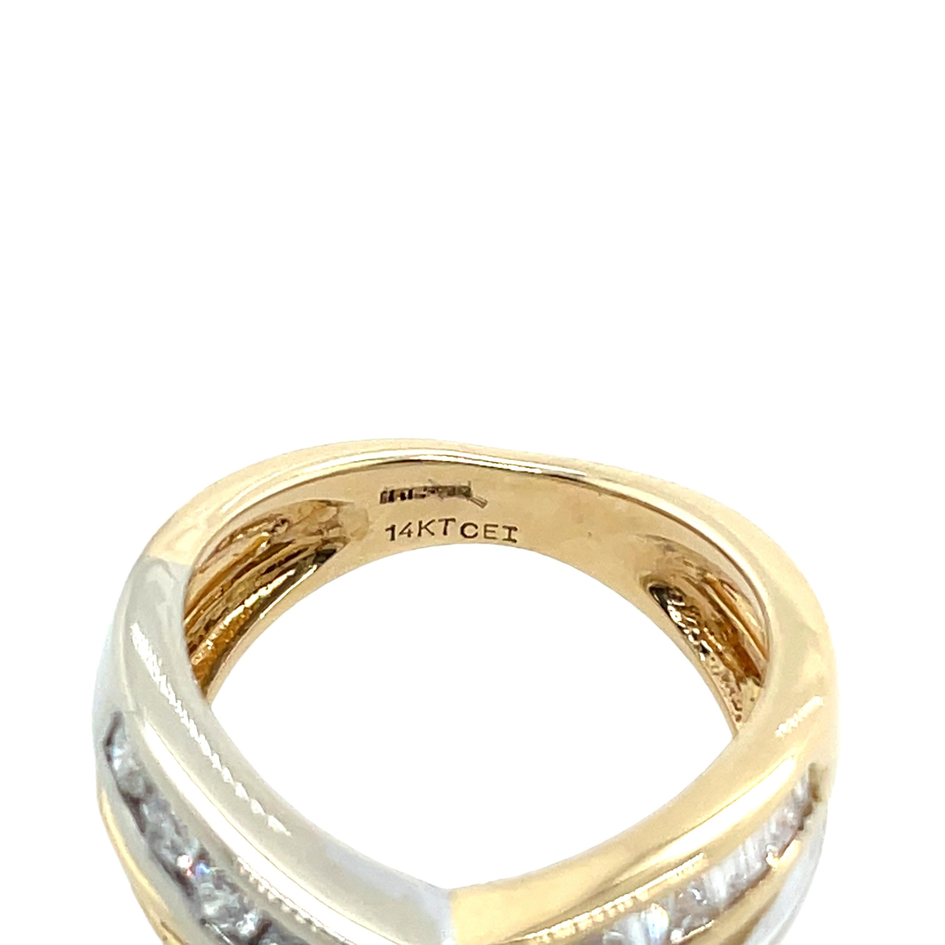 Anillo Cruzado De Diamantes Con 1.0ct Diamantes Naturales Engarzados En Oro De 14ct en Excelente estado para la venta en London, GB
