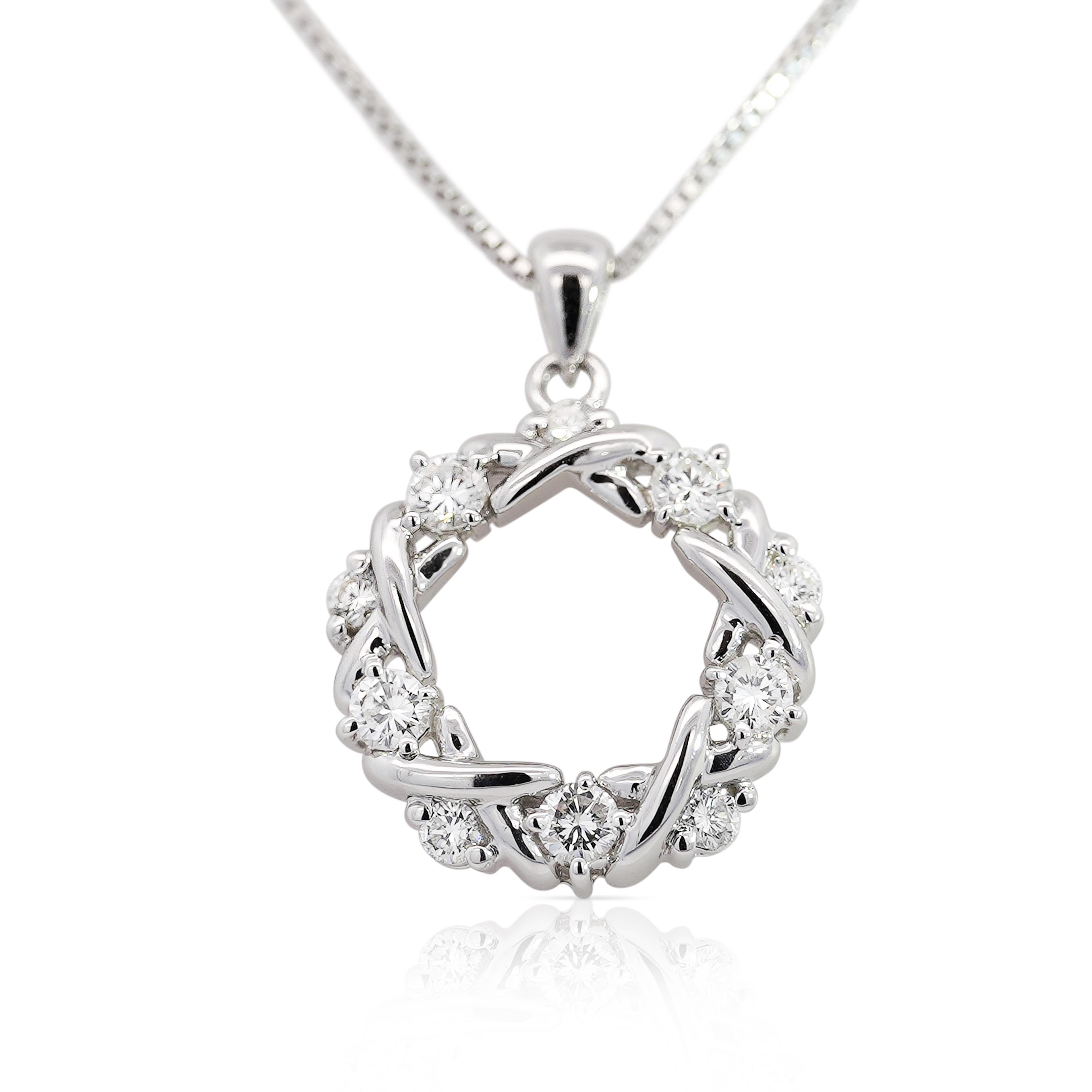 Diamond Crown of Thorns Platinum Pendant Necklace In New Condition For Sale In Miami, FL