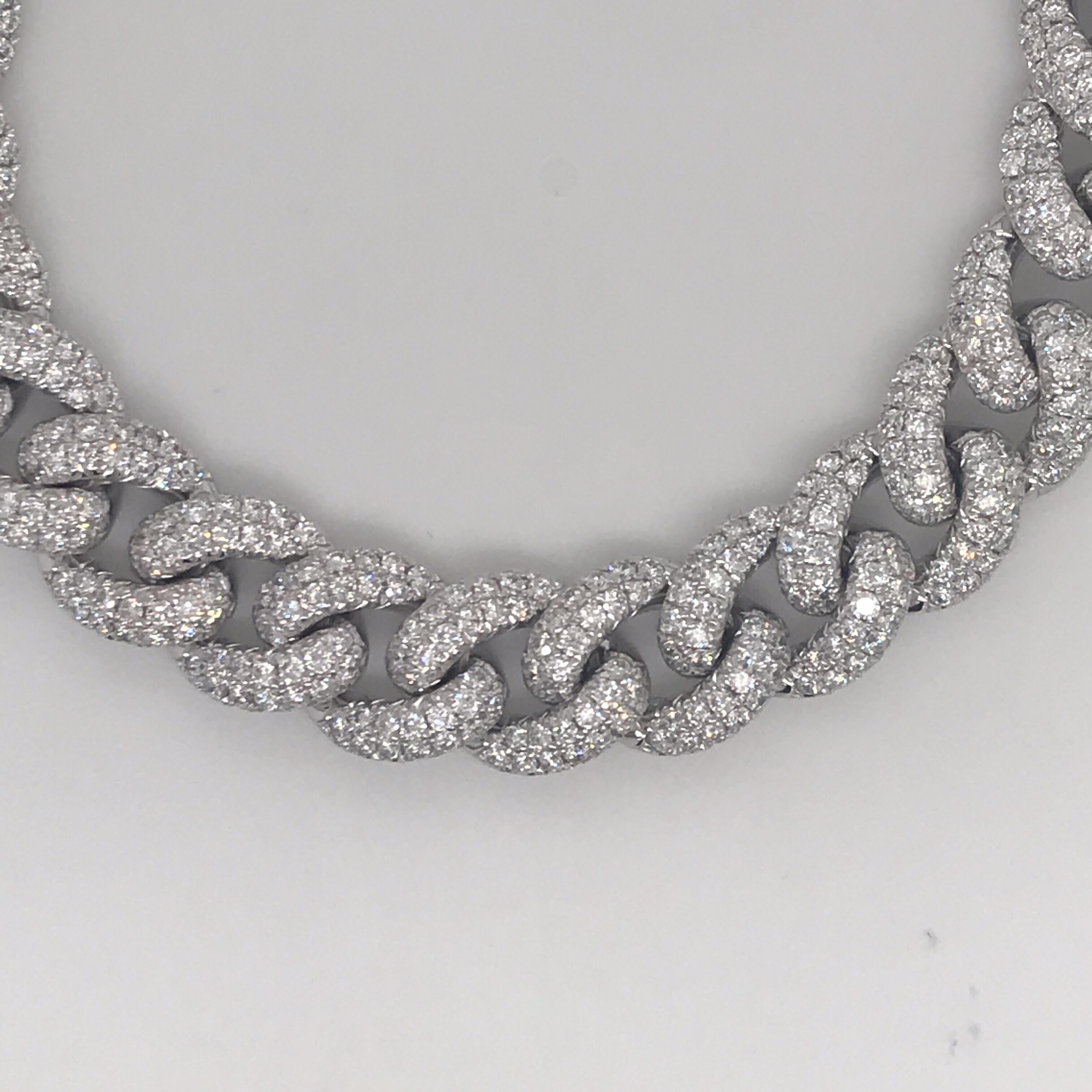 14K White gold Cuban link bracelet featuring 672 diamonds weighing 7.60 carats.
Color F-G
Clarity VS

Available in yellow and rose gold. 