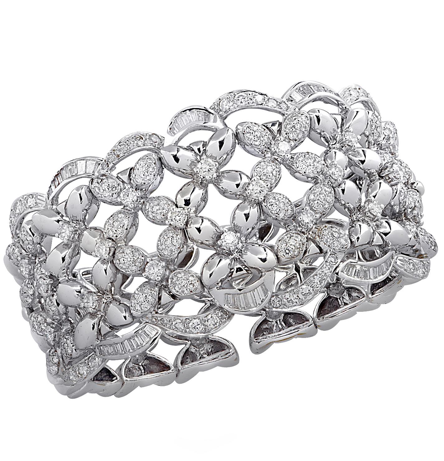 Diamond Cuff Bangle Bracelet In Good Condition In Miami, FL