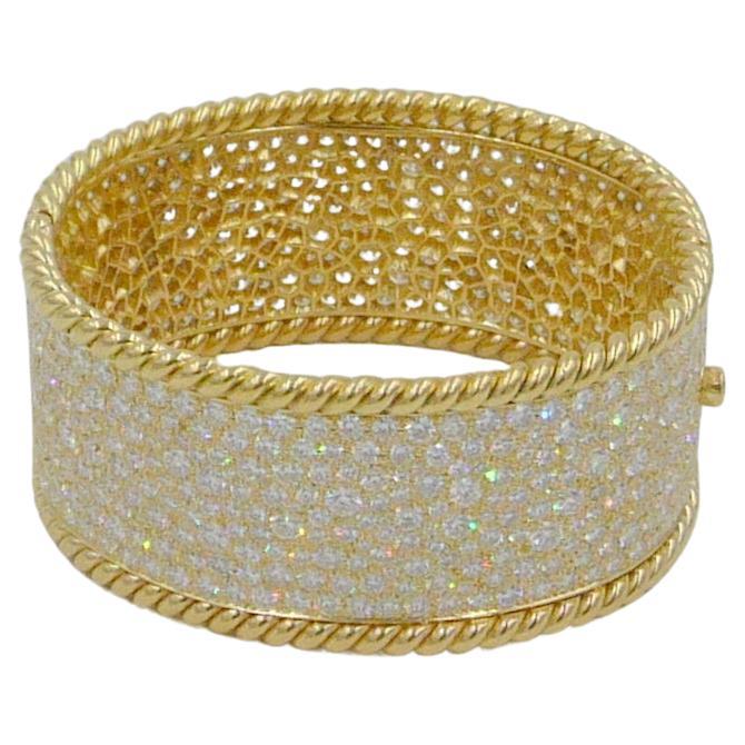 Pulsera Puño Diamantes Oro 18k 40cts Diamantes Blancos Detalle Cuerda Retorcida en venta