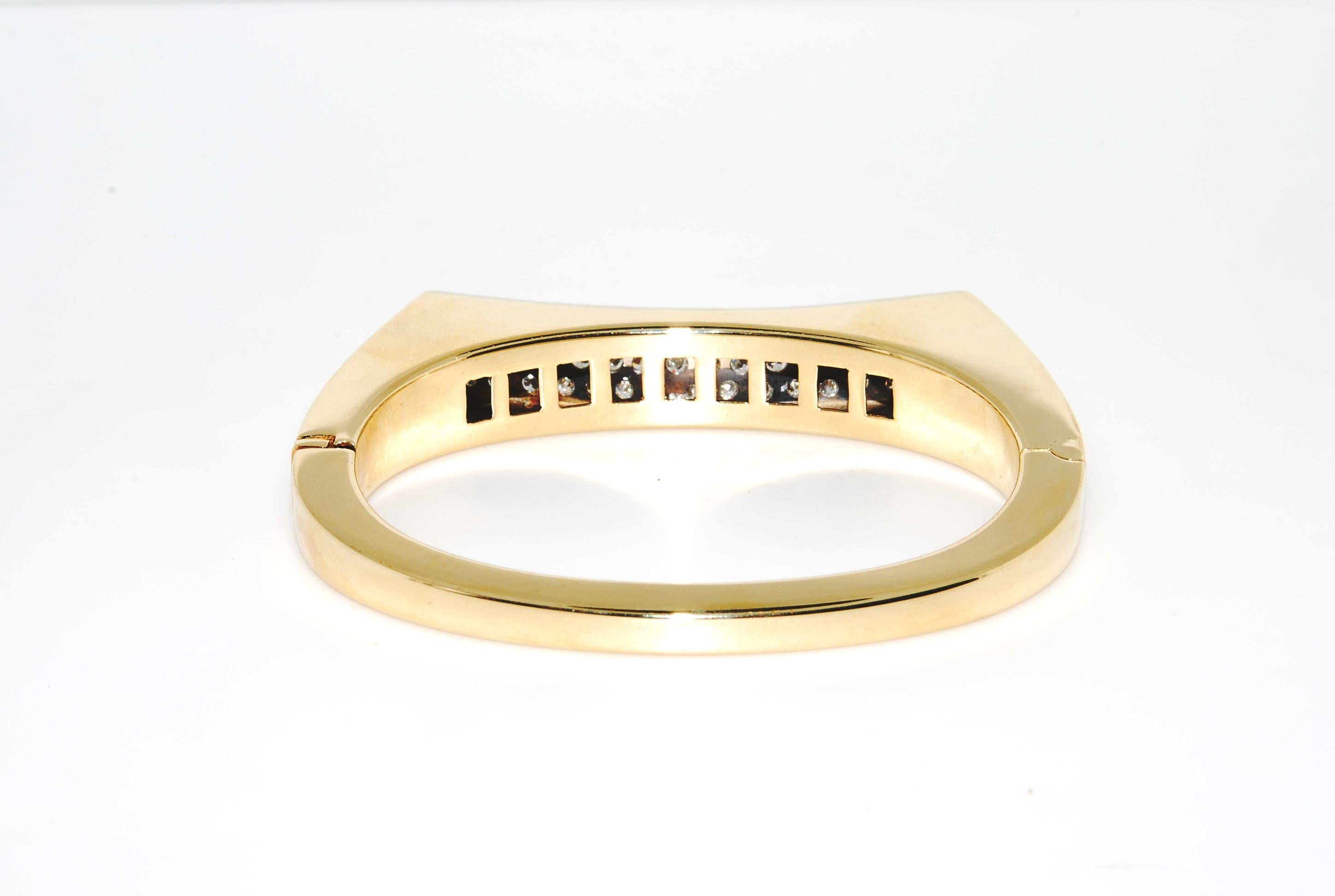 Round Cut Diamond Cuff Bracelet in 14 Karat Yellow Gold, Made in Italy, Almost 4 Carat For Sale