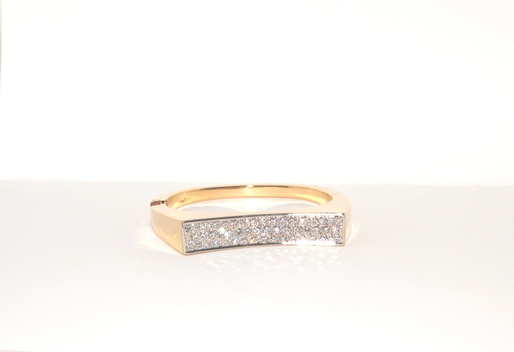Diamond Cuff Bracelet in 14 Karat Yellow Gold, Made in Italy, Almost 4 Carat For Sale 1