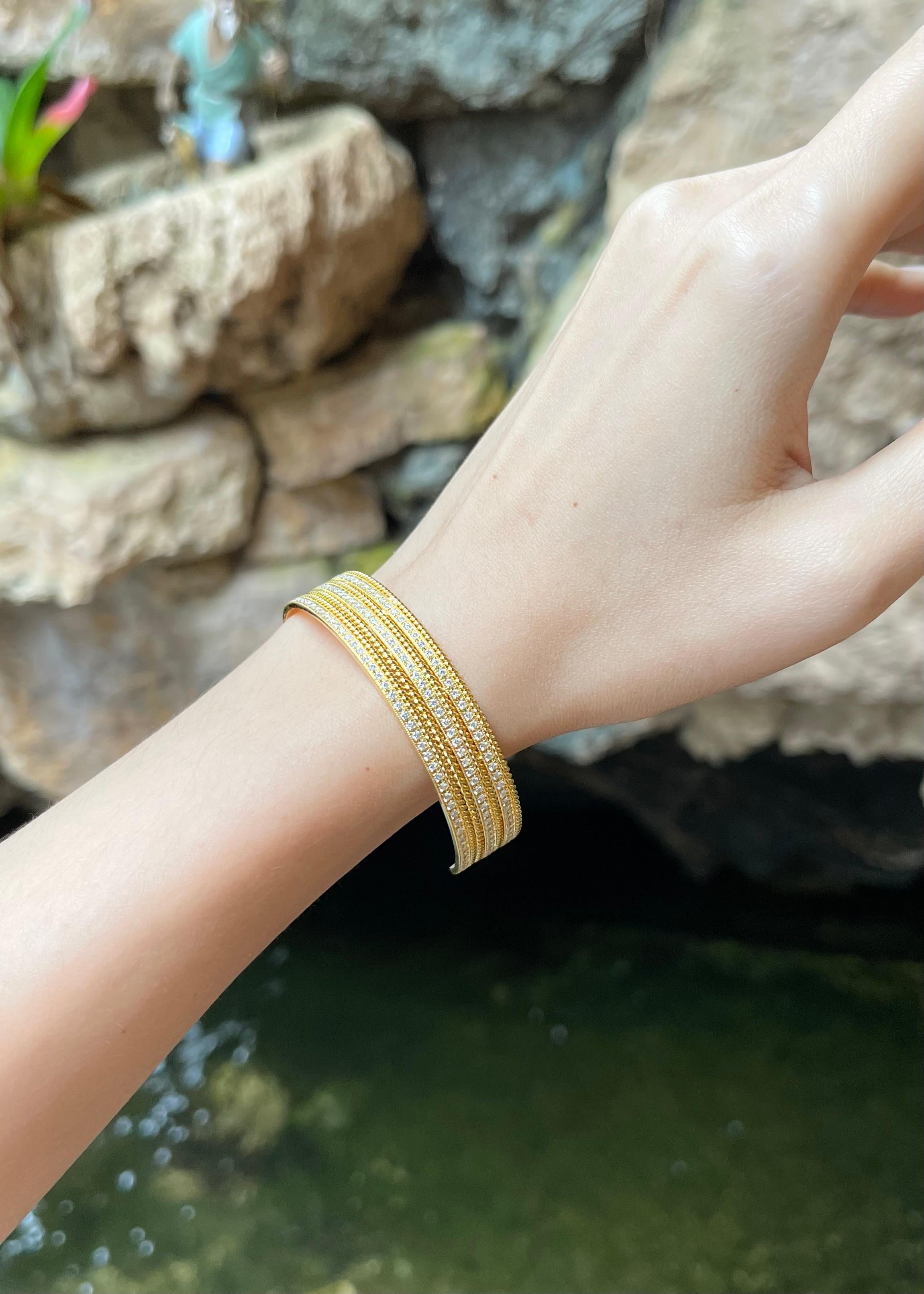 Diamant-Manschettenarmband in 18K Goldfassung (Zeitgenössisch) im Angebot