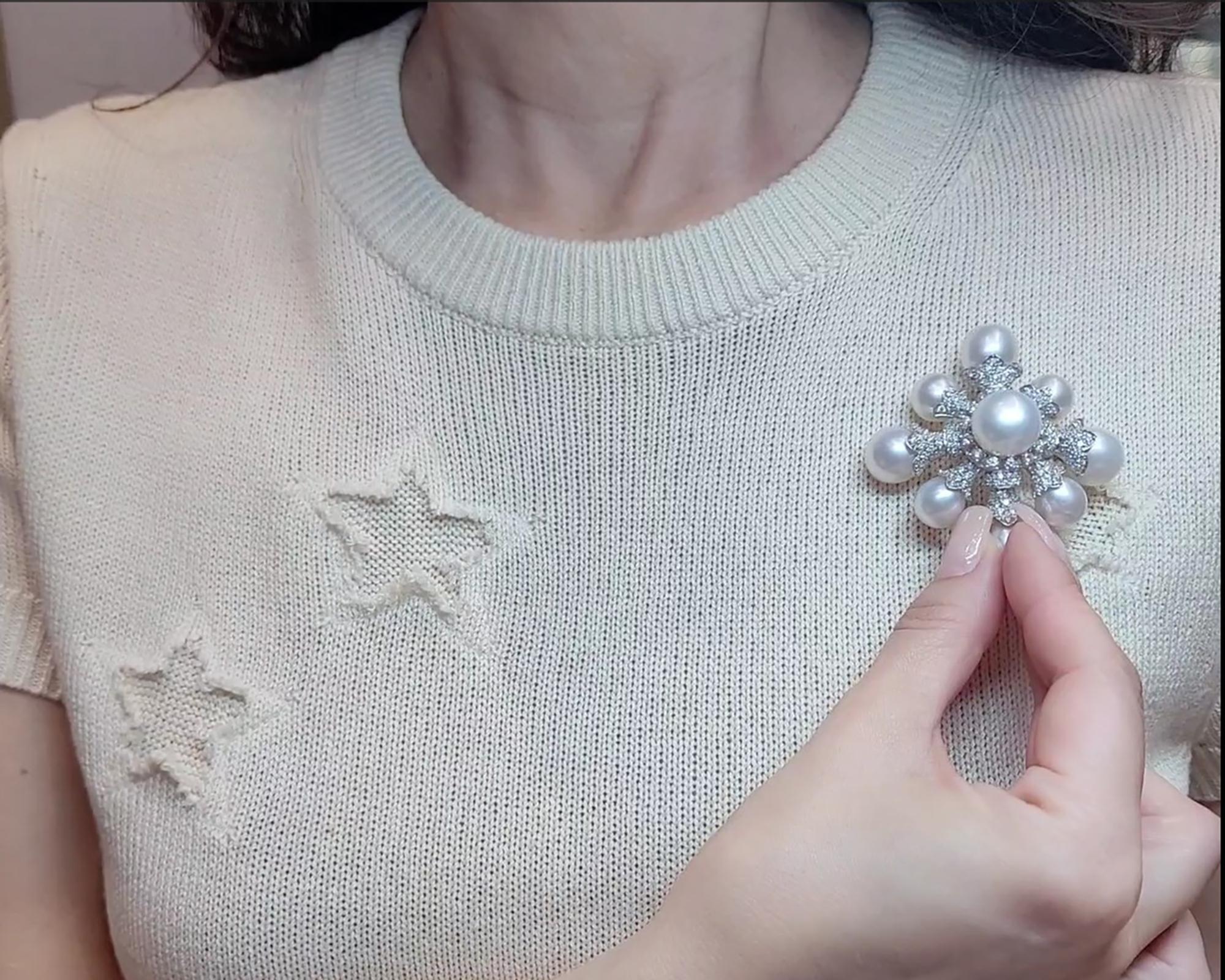 Contemporaneo Spilla con ciondolo di perle coltivate con diamanti in vendita