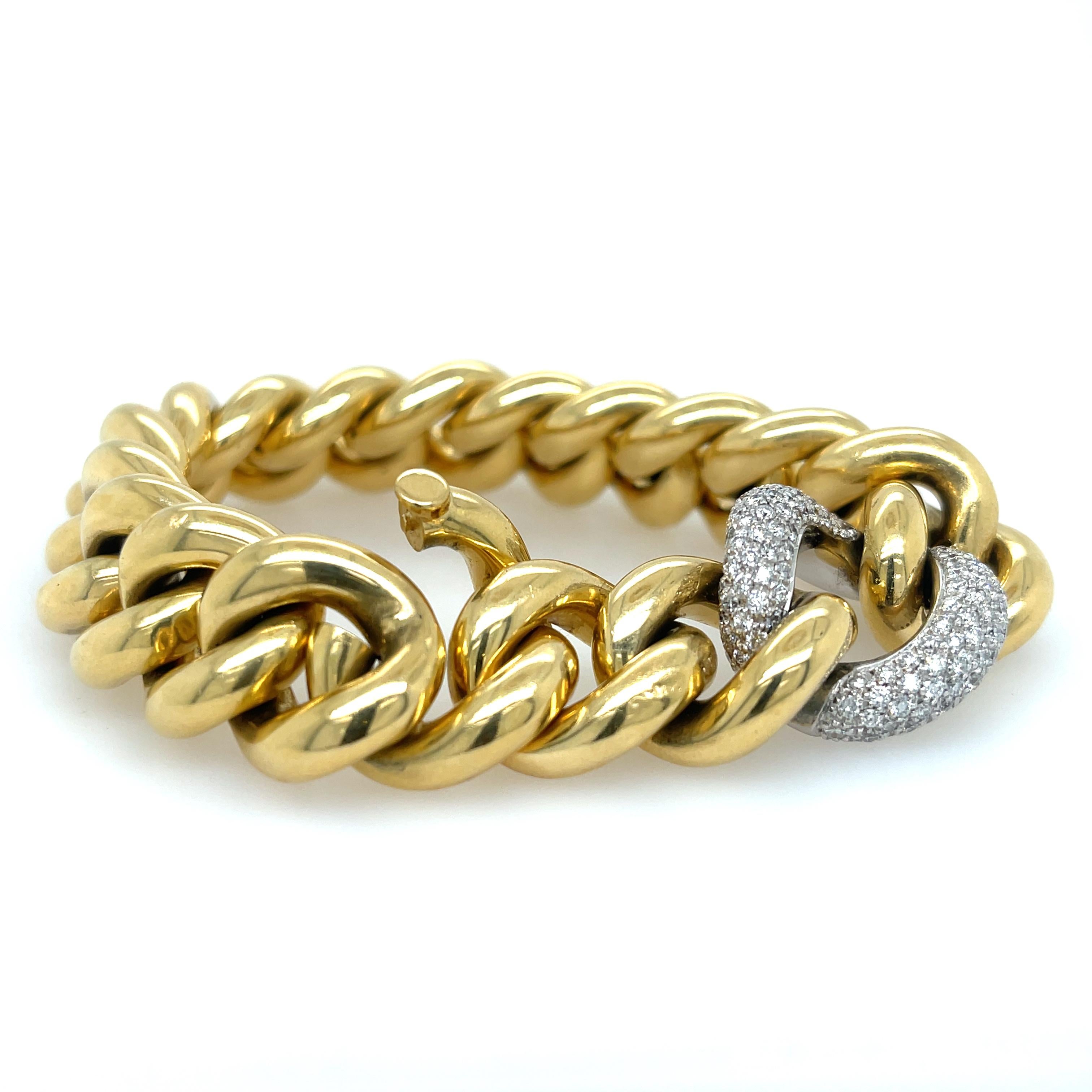 Diamond Curb Link Bracelet 18K Yellow Gold.
8.5