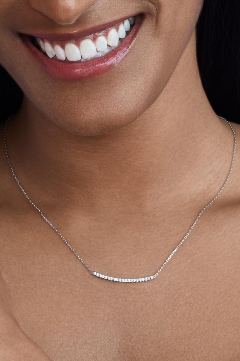 Round Cut Diamond Curve Bar Necklace For Sale