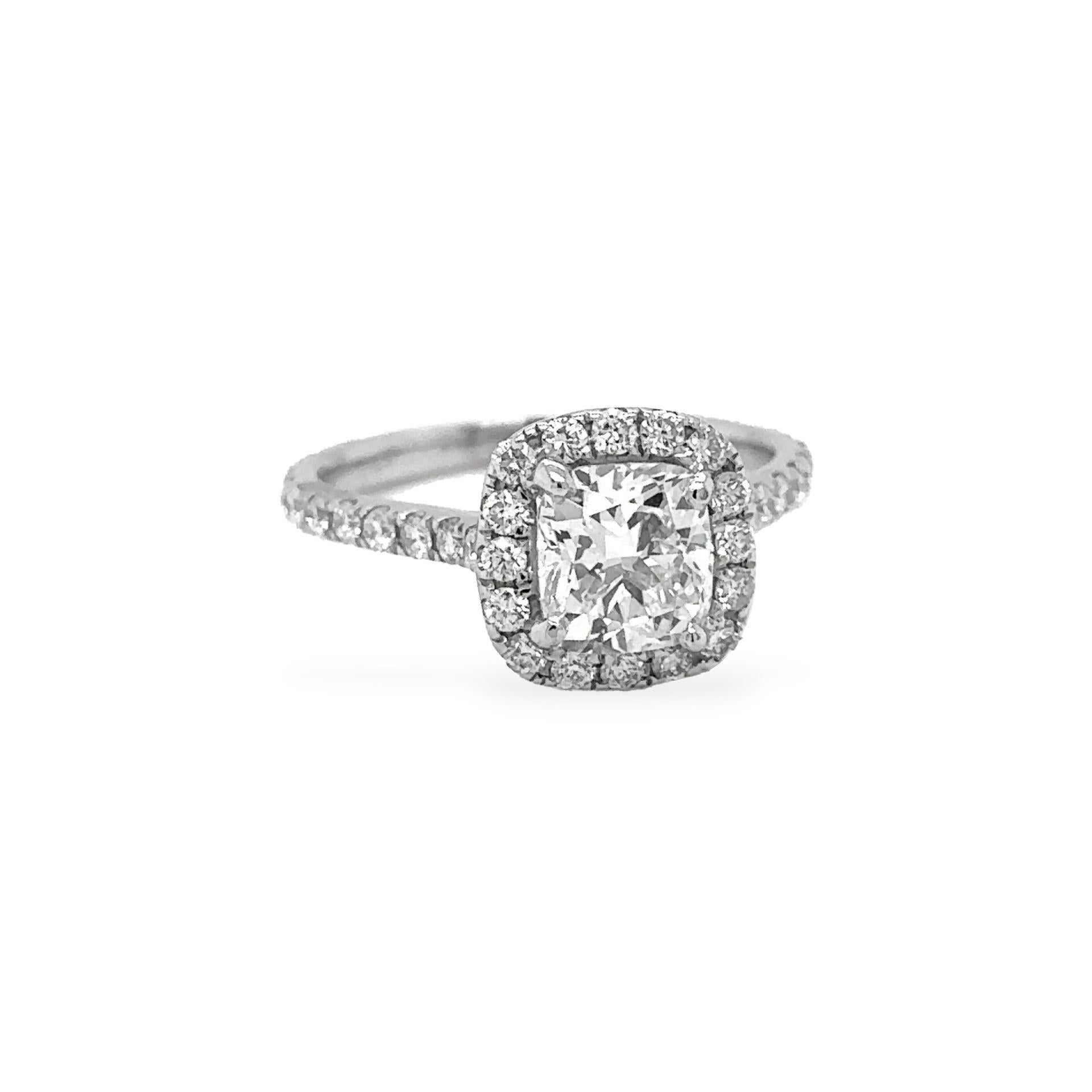 Modern Diamond Cushion Cut 1.17 Carat Engagement Ring Platinum with GIA Certificate For Sale