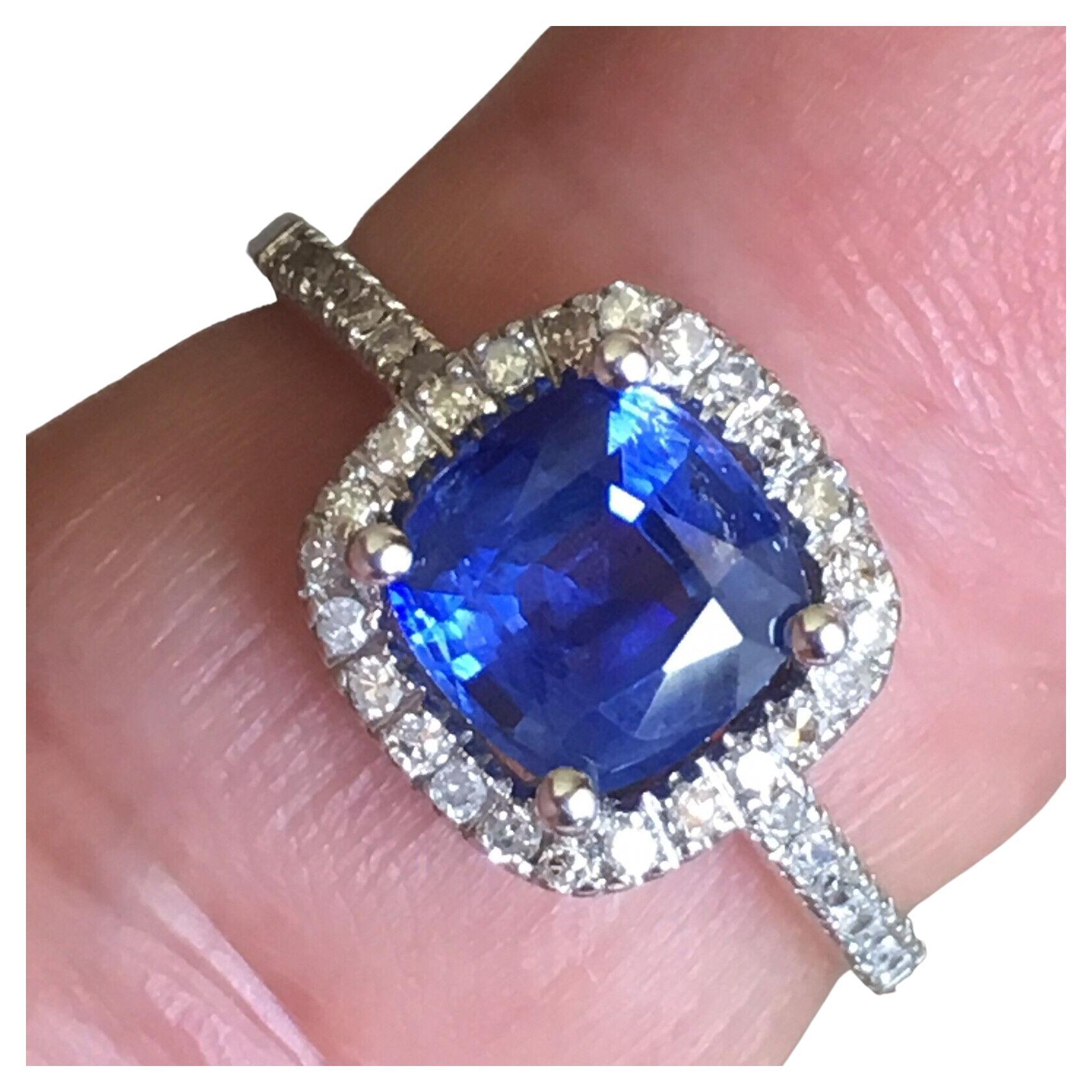 Bague de fiançailles en or 14kW diamant taille coussin saphir naturel Nouveau en vente