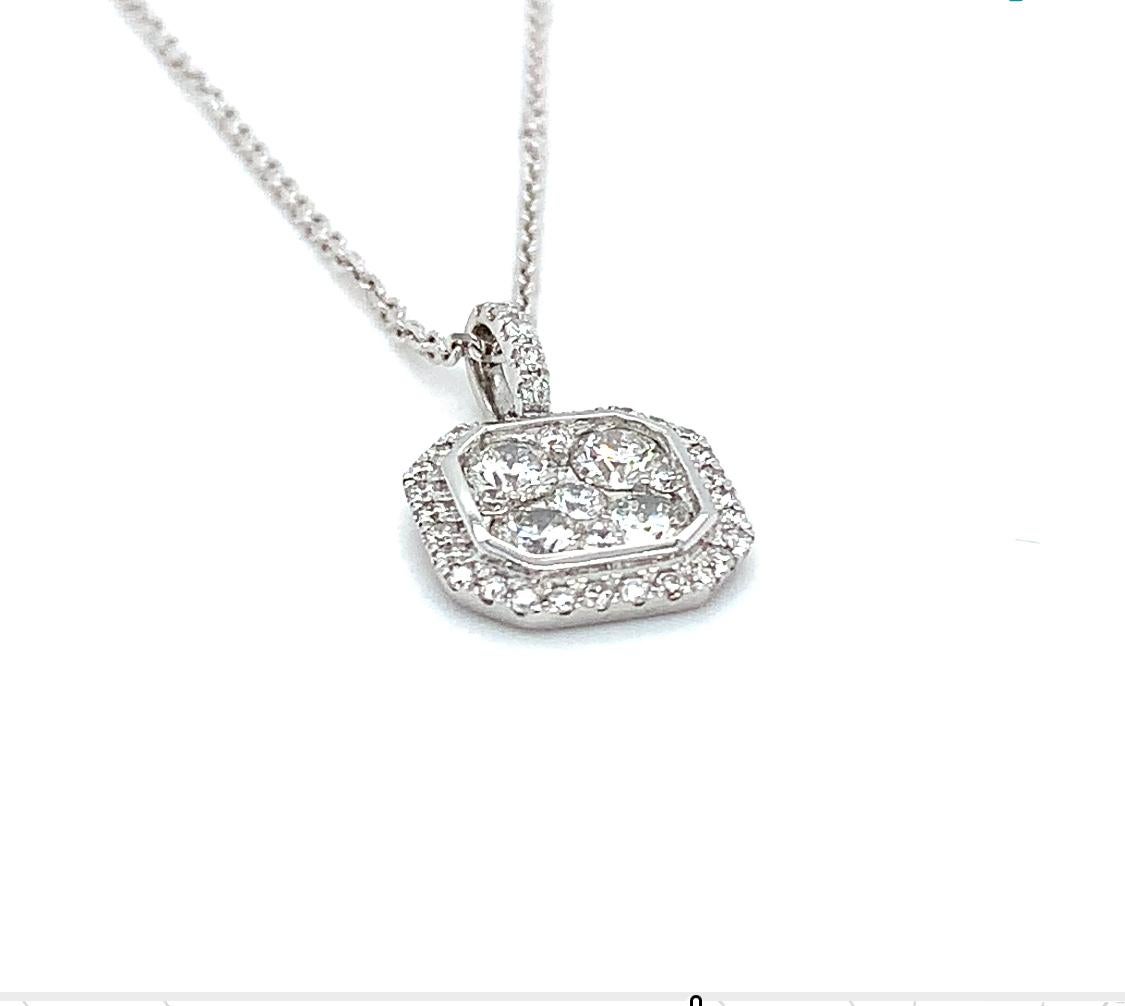 Taglio rotondo Collana con pendente a goccia con cuscino di diamanti incastonato in oro bianco 18 carati in vendita
