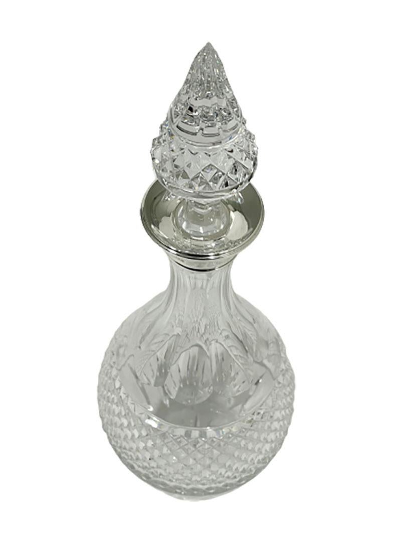 Diamond cut crystal decanter with stopper and silver collar, London, 1978

The bottle has a crystal stop and a silver collar
English silver with hall mark of London and Year letter D of 1978

The measurements are in total:

34 cm high and 11