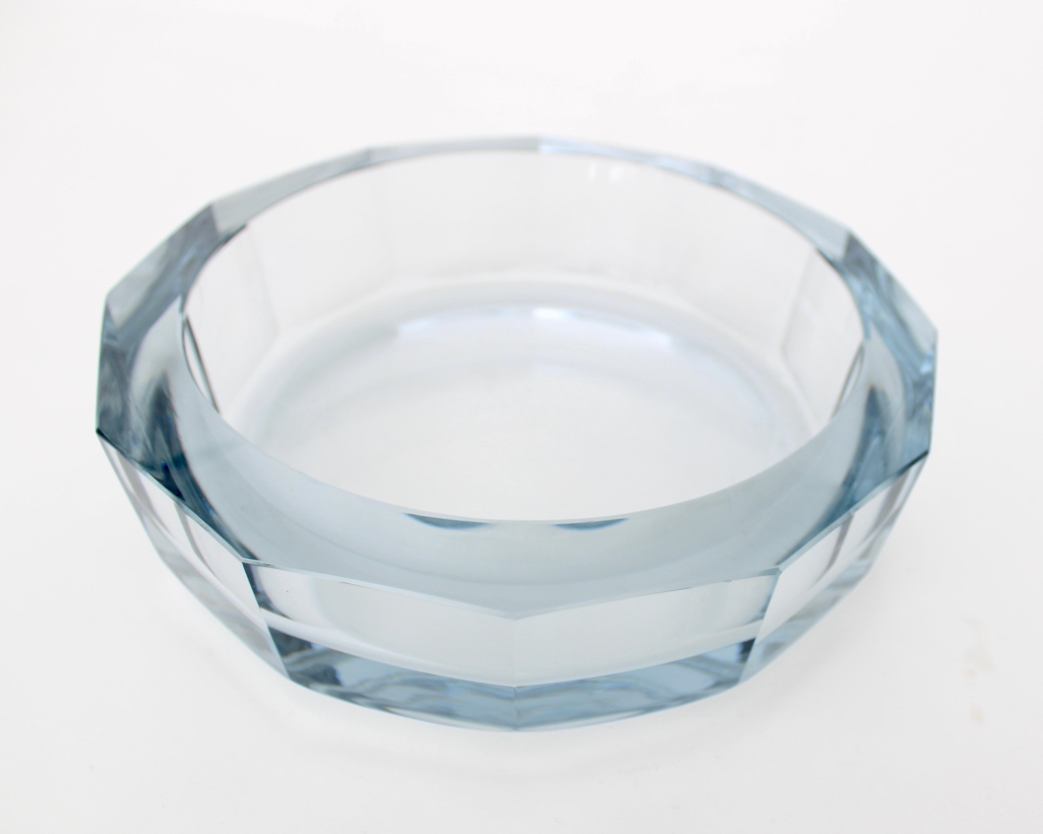 Mid-20th Century Diamond Cut Glass Dish by Strömberg Sweden Designed by Aste Stromberg circa 1950