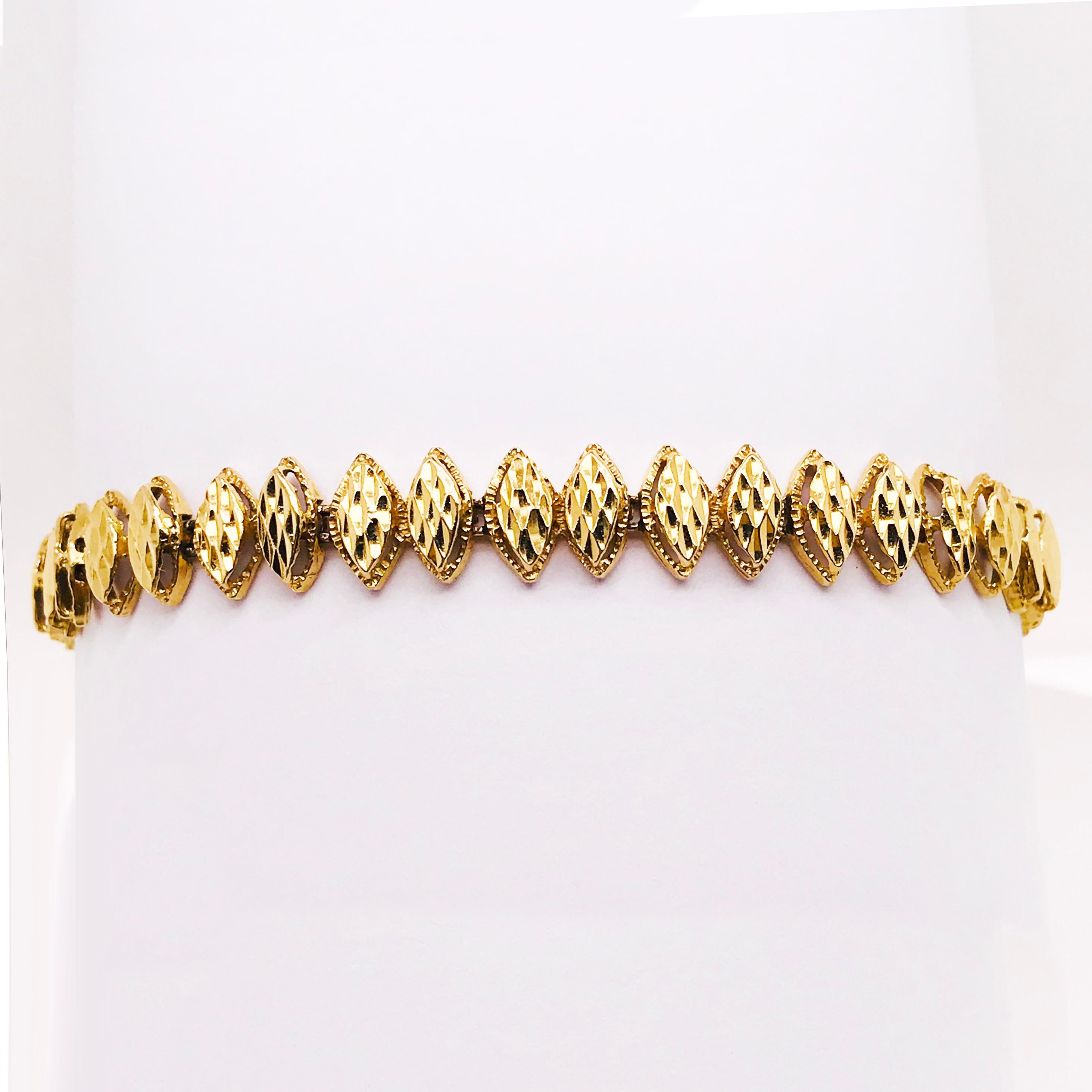 Diamond Cut Marquise Shape Charm Link Bracelet in 14 Karat Yellow Gold In New Condition In Austin, TX