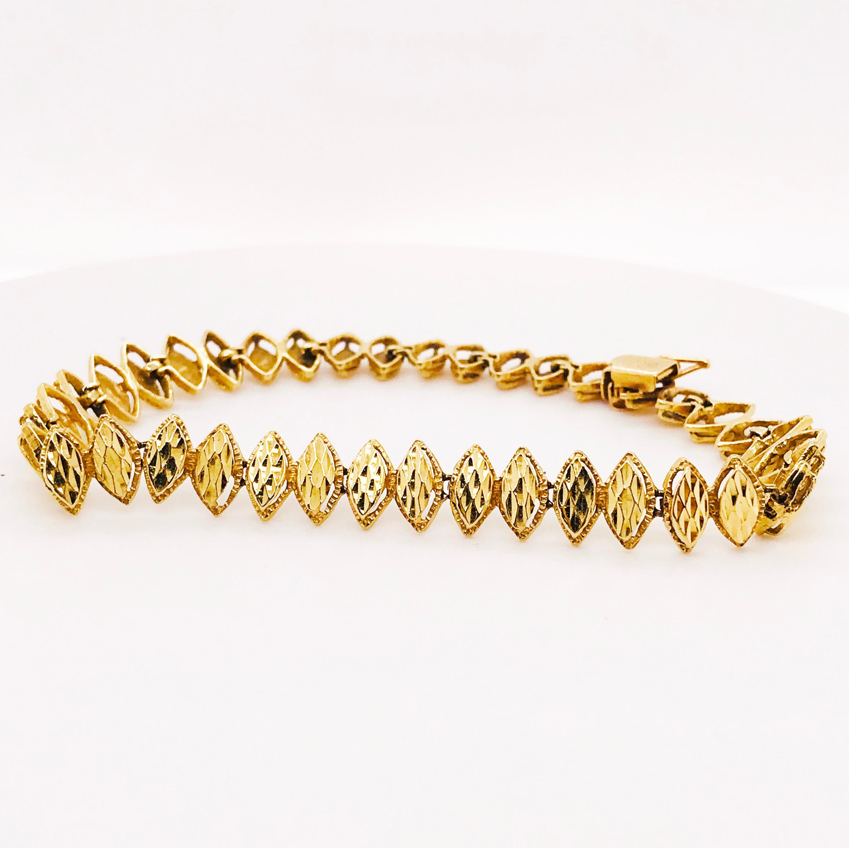 Women's Diamond Cut Marquise Shape Charm Link Bracelet in 14 Karat Yellow Gold