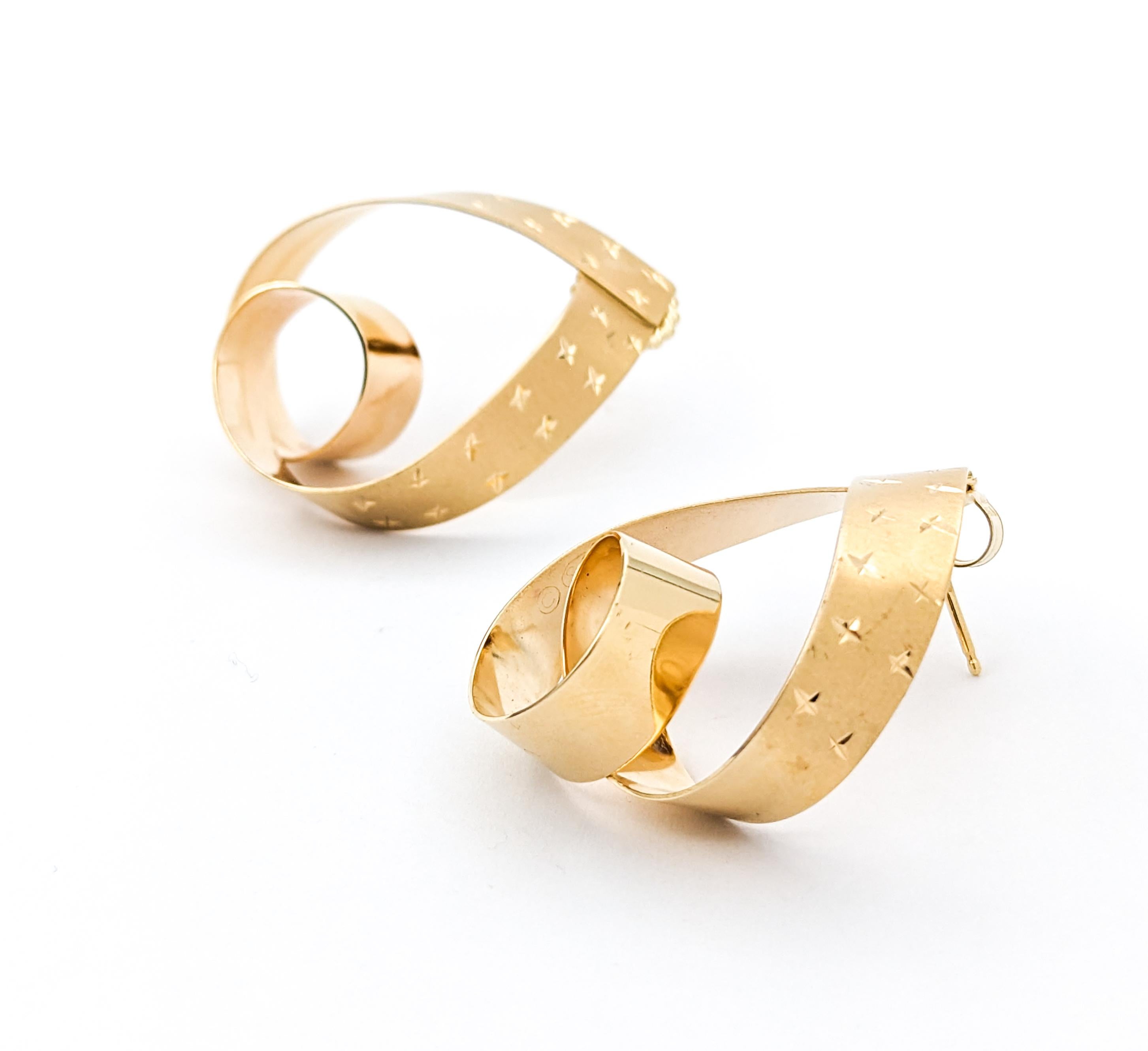 Women's Diamond Cut Ribbon Earrings In Yellow Gold For Sale