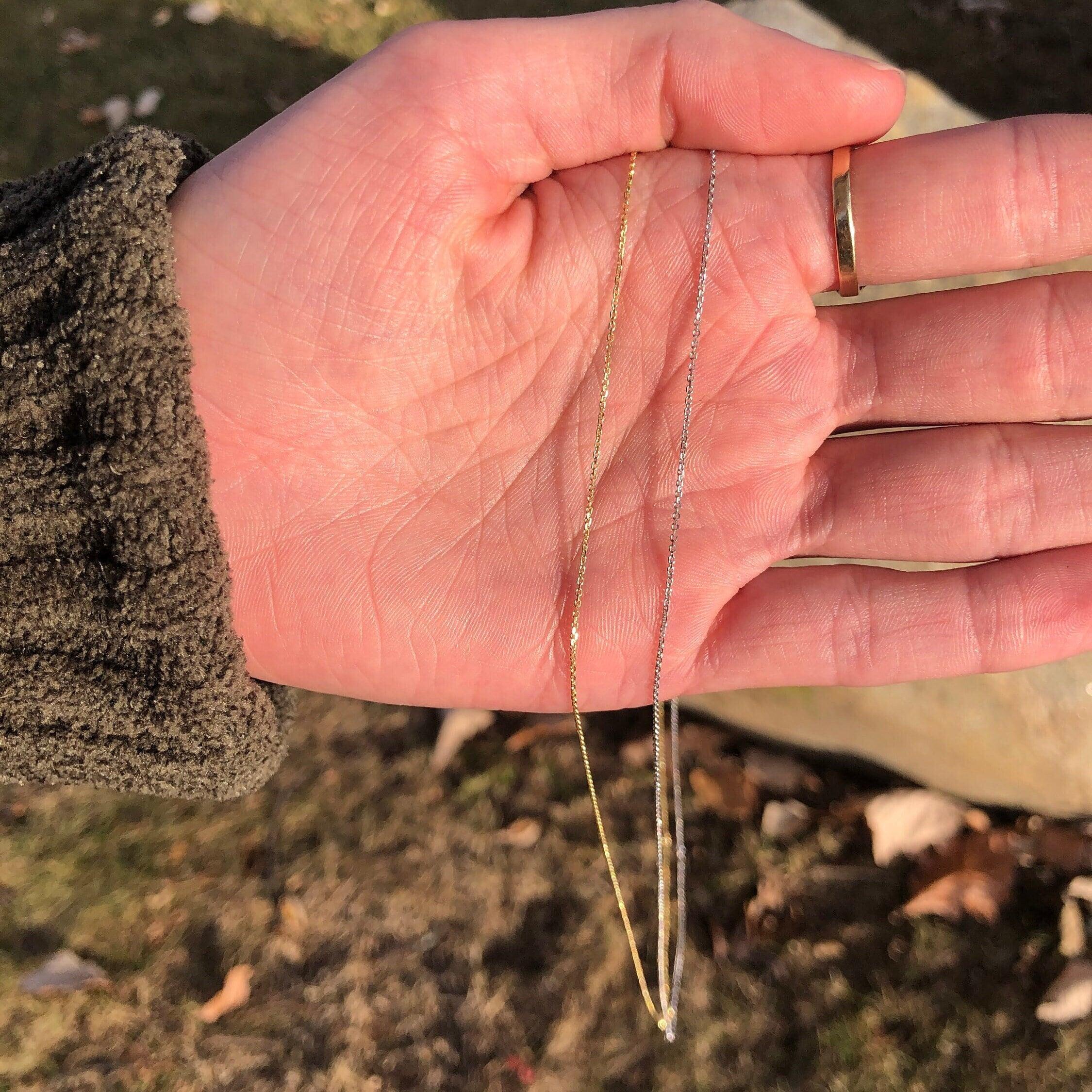 Massive 14K Goldkette - Erhältlich in Gelb-, Weiß- und Roségold

Erhöhen Sie Ihren Alltagslook mit unserer hochwertigen Kette aus massivem 14-karätigem Gold, die mit außergewöhnlicher Liebe zum Detail gefertigt und für mühelose Eleganz entworfen