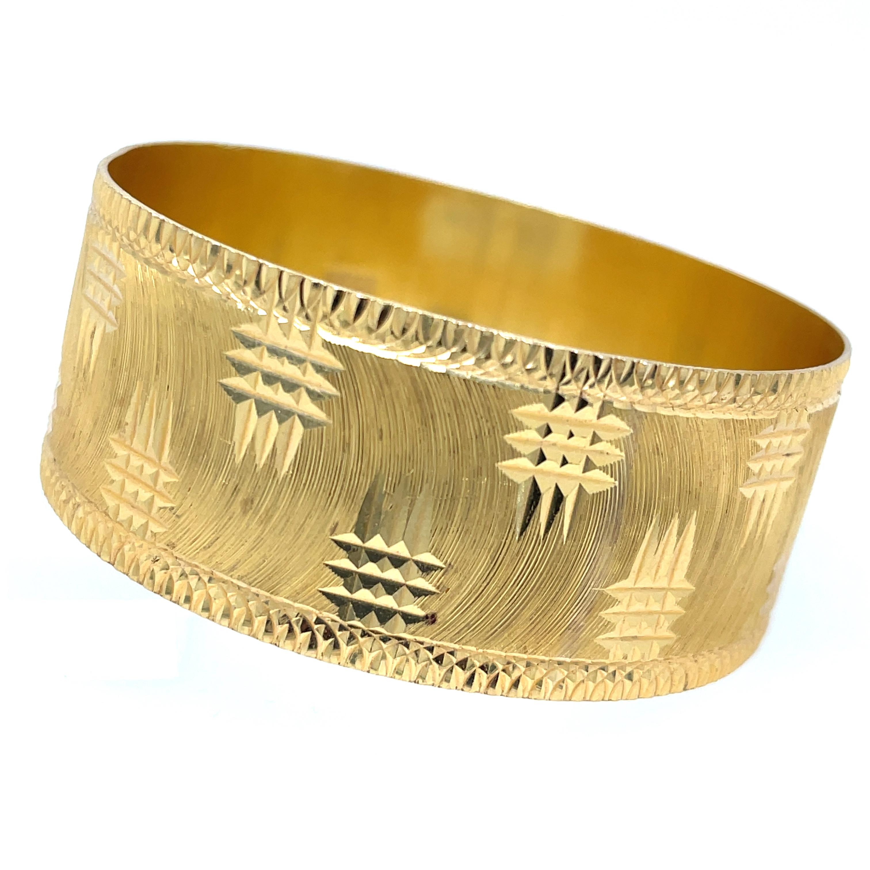 Moderne Bracelet large en or jaune 21k avec diamants