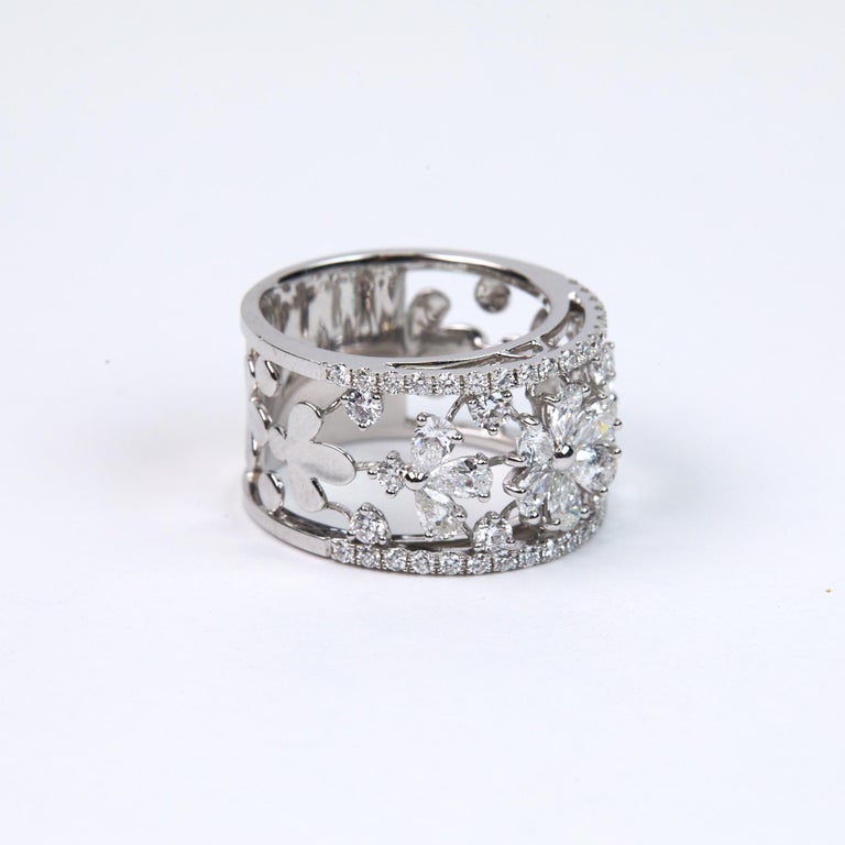Diamond Daisy Band Ring For Sale at 1stDibs