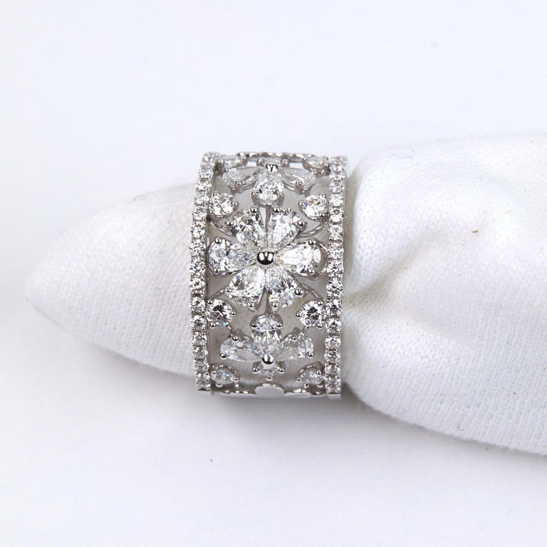 Diamond Daisy Band Ring For Sale at 1stDibs