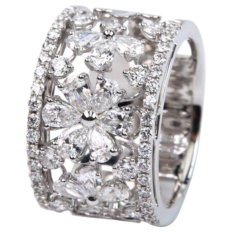 Diamond Daisy Band Ring For Sale at 1stDibs