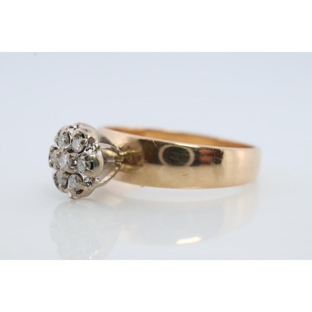 Diamant Gänseblümchen-Cluster auf Ring erhaben. 10K Diamant Gänseblümchen.Vintage Diamant Blume (Rundschliff)
